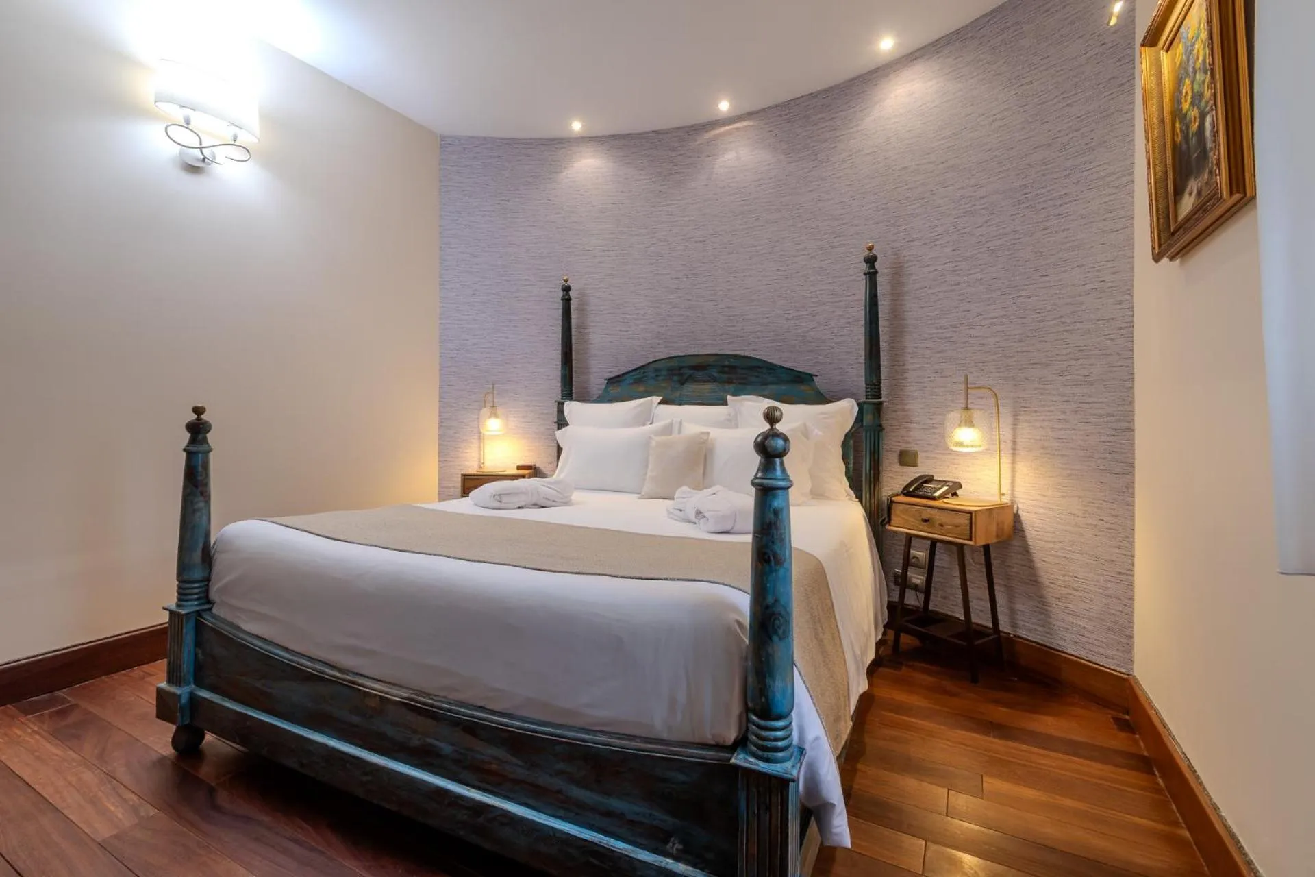 Bedroom, Bed in Hôtel Demeure Loredana