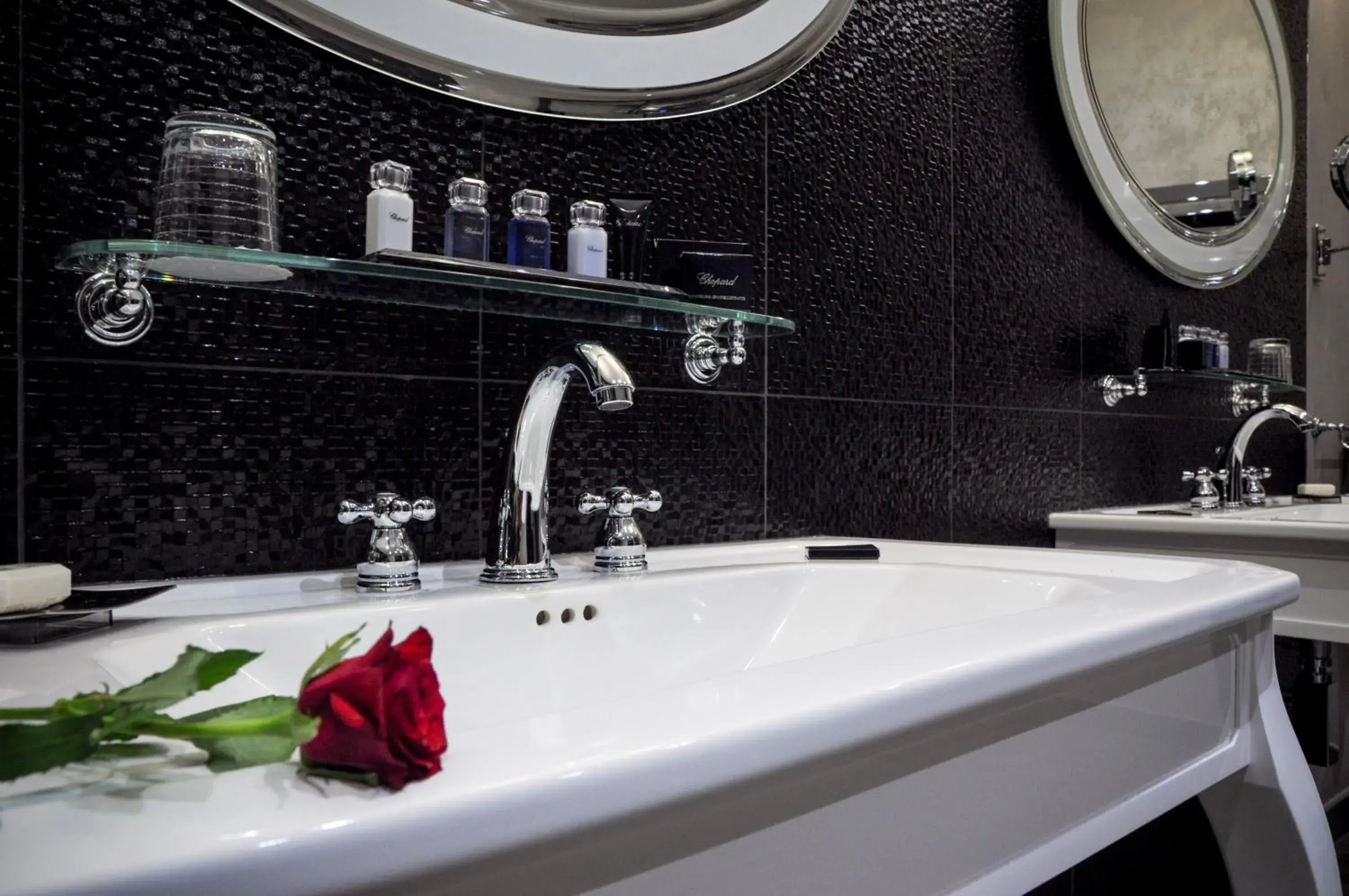 Deluxe Suite with Sea View and Balcony or Terrace in Hôtel Demeure Loredana Deluxe Suite with Sea View and Balcony or Terrace in Hôtel Demeure Loredana