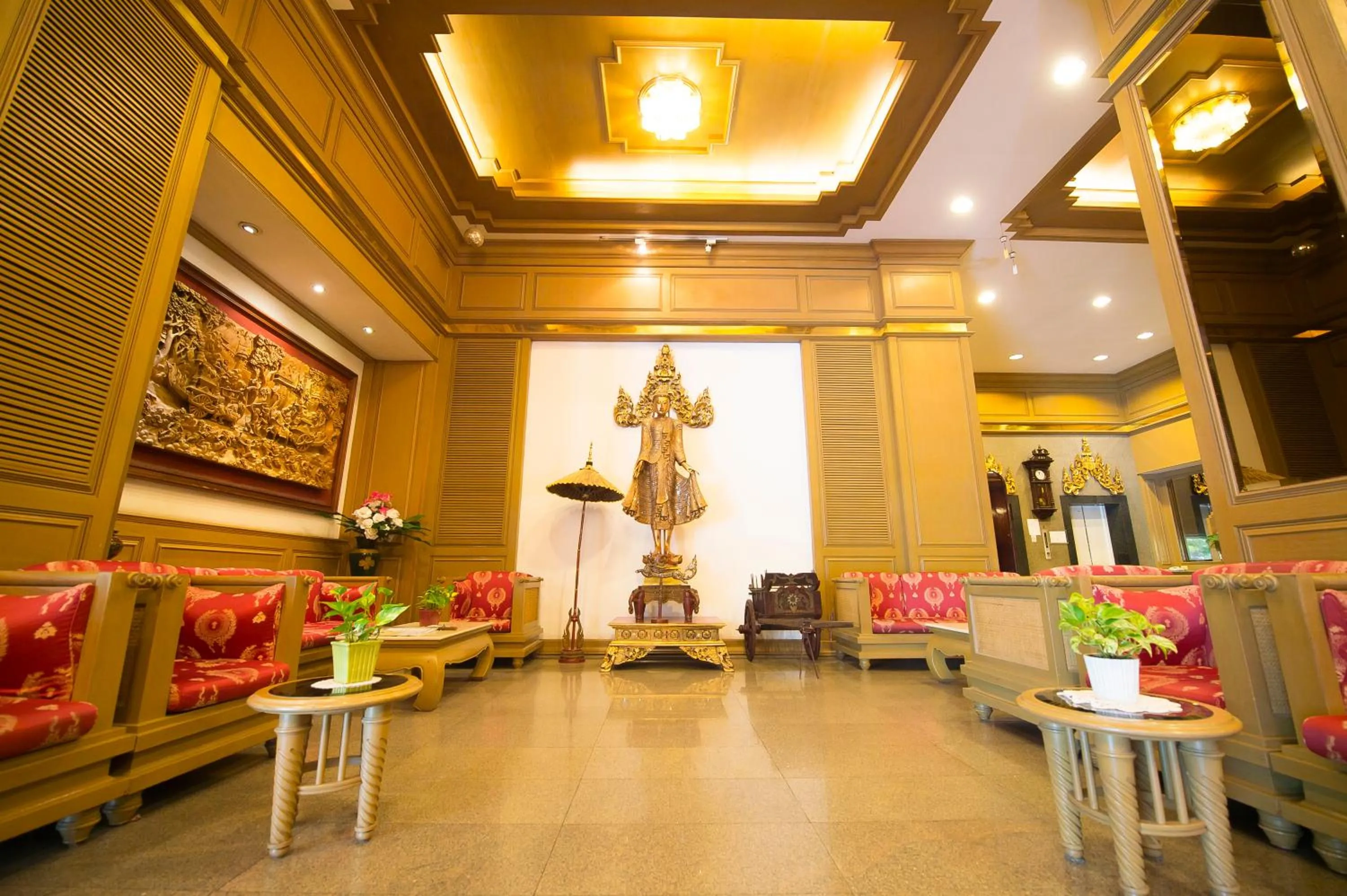 Seating area in City Beach Resort