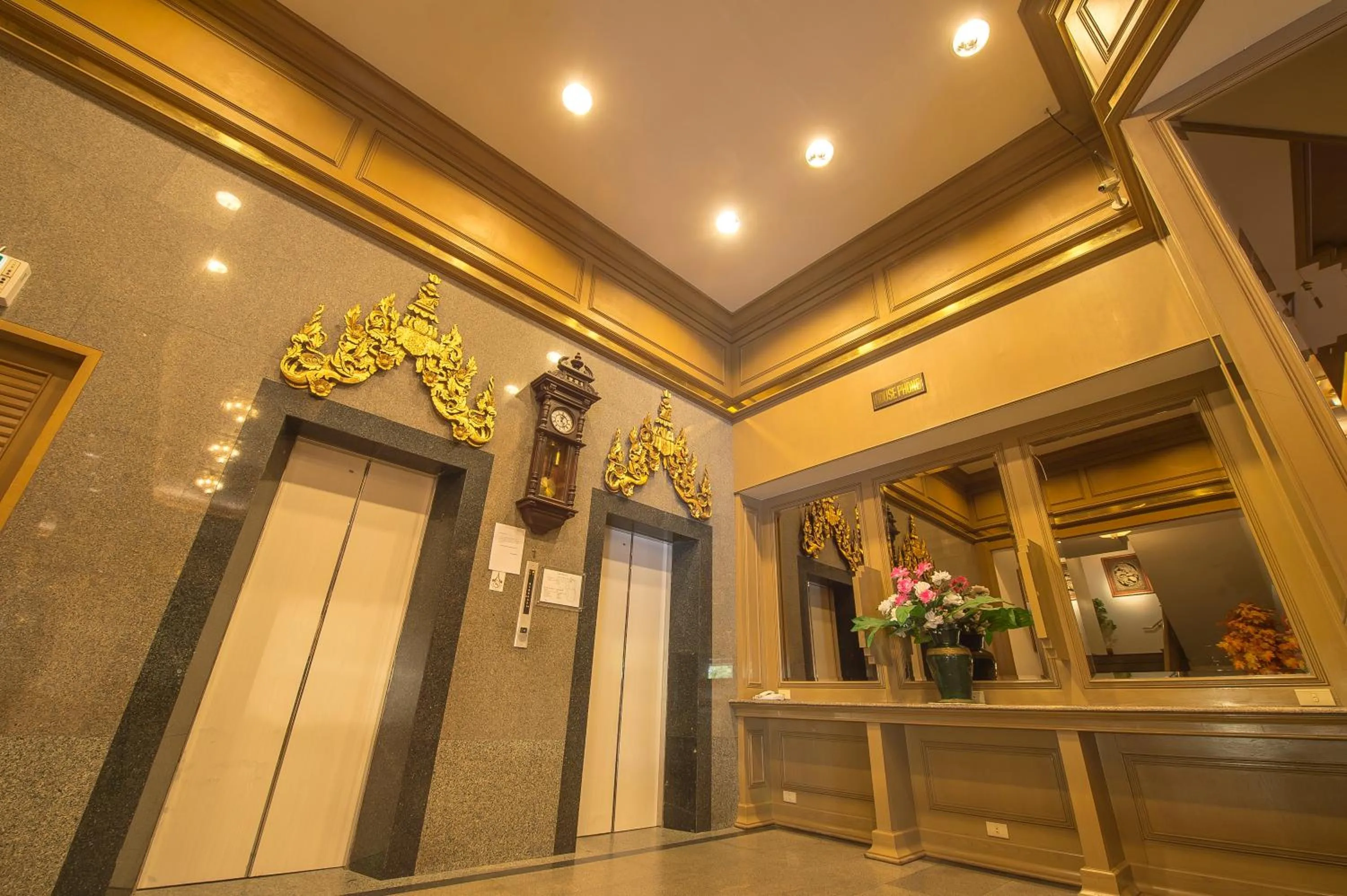 elevator in City Beach Resort