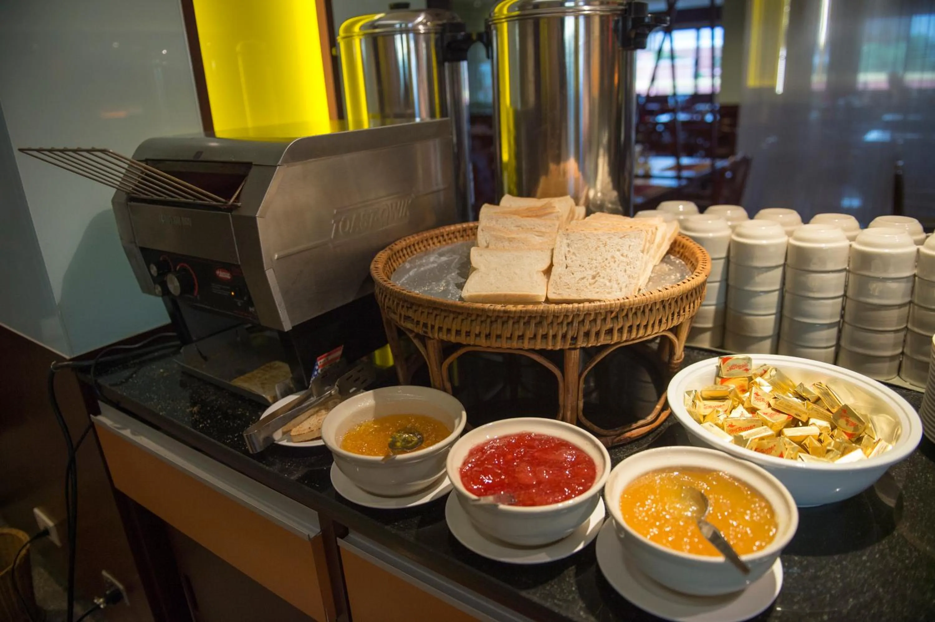 Food in City Beach Resort