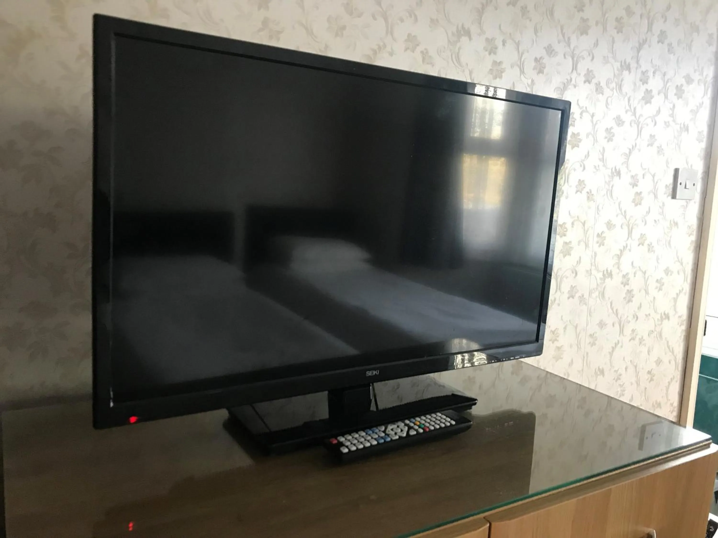 TV and multimedia in Airport Guest House