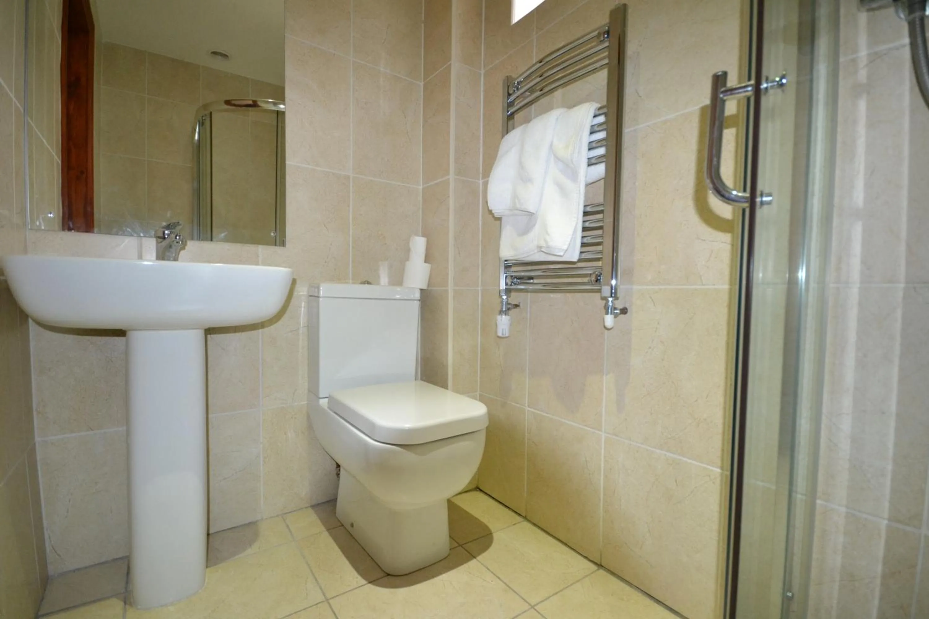 Toilet in Airport Guest House