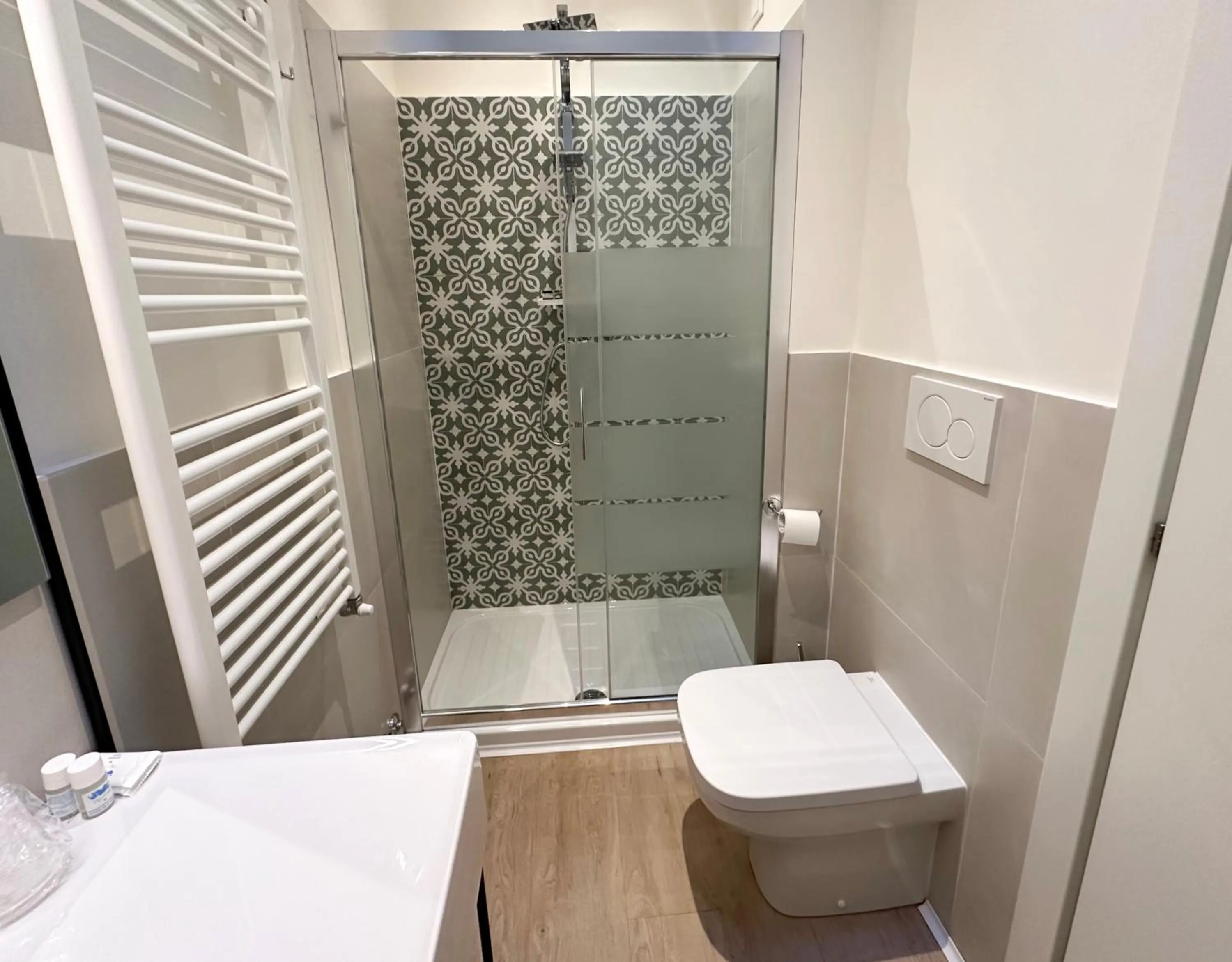 Shower in Hotel Giappone