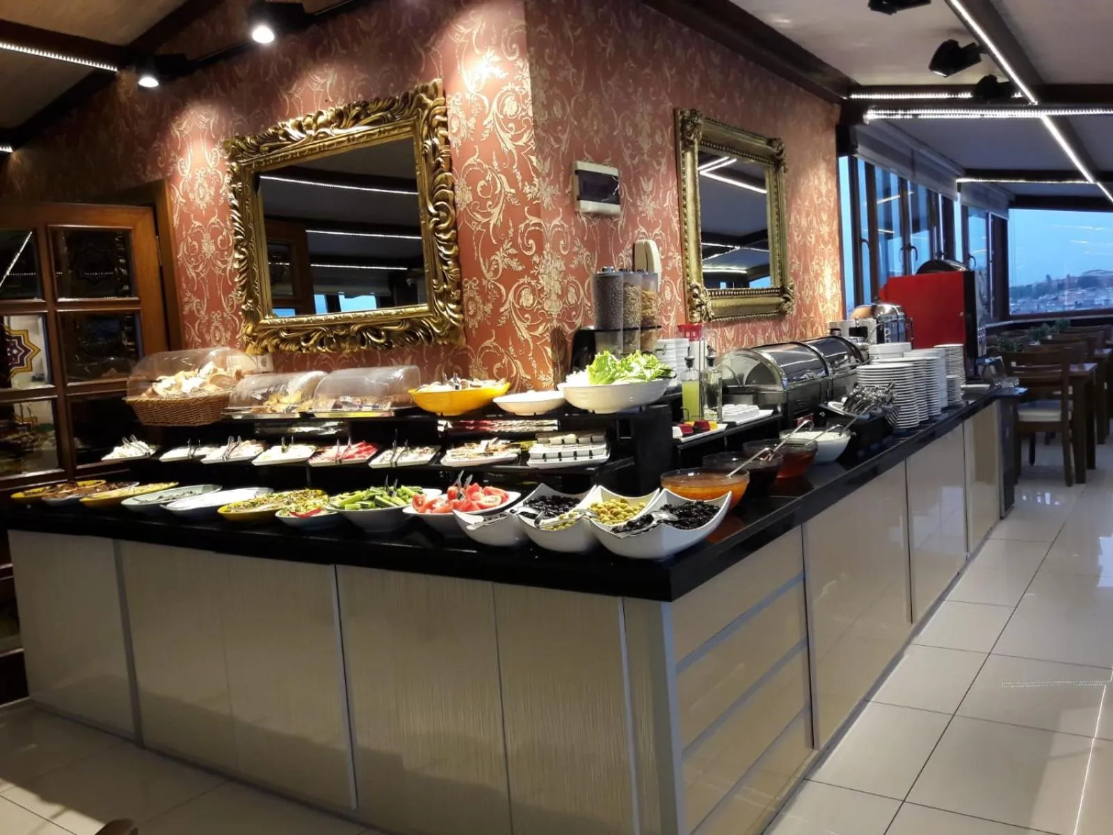 Restaurant/places to eat in Grand Unal Hotel