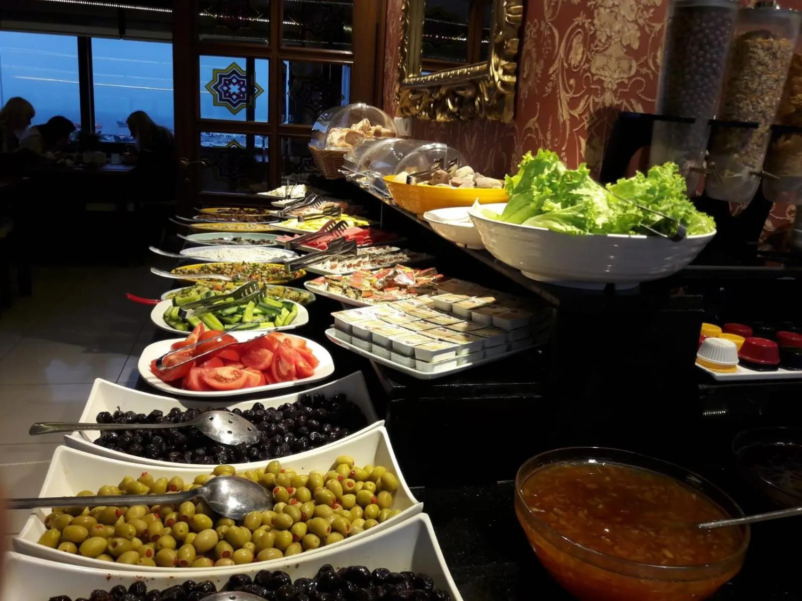 Restaurant/places to eat in Grand Unal Hotel