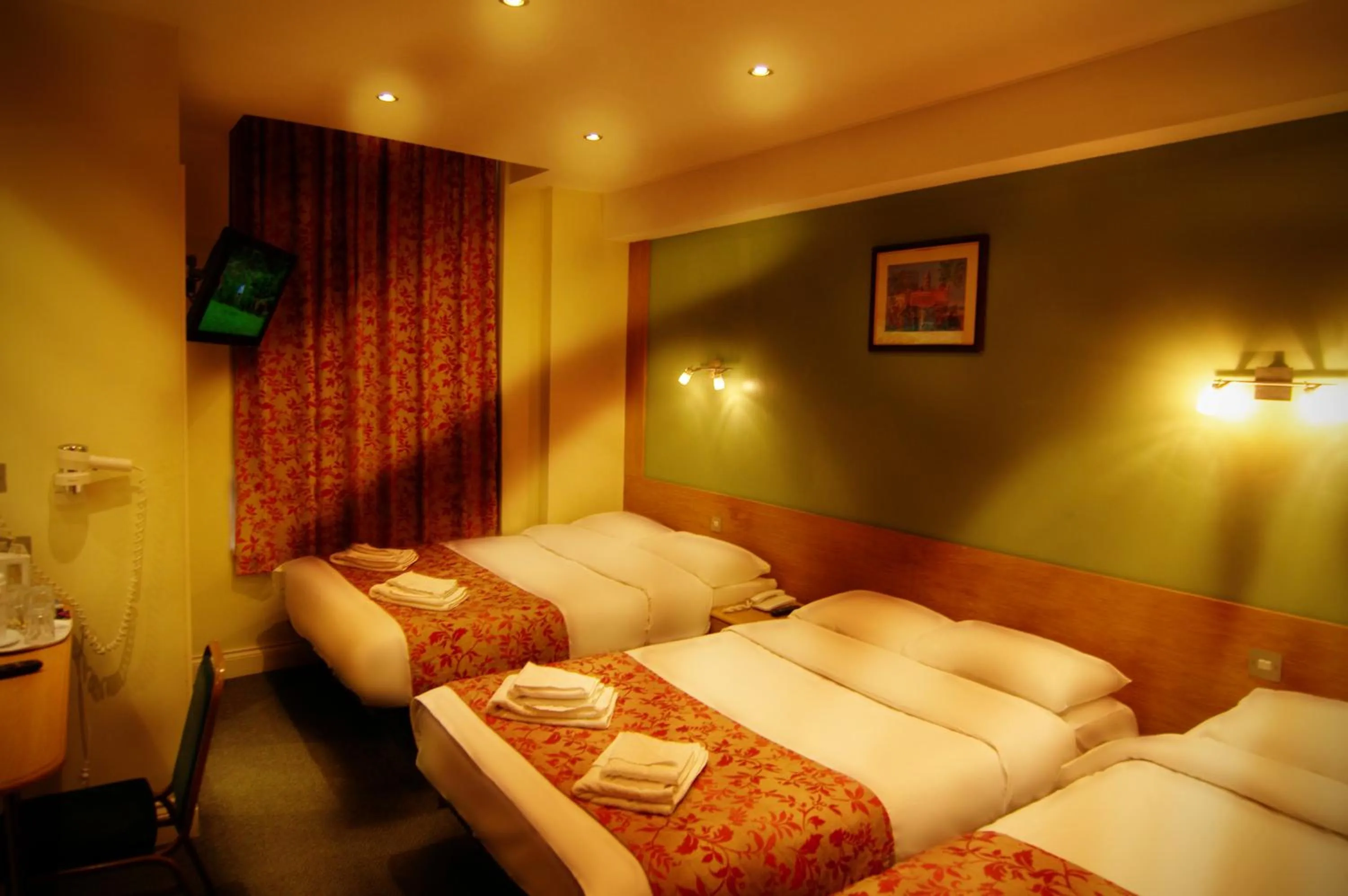 Photo of the whole room, Bed in Westbury Hotel