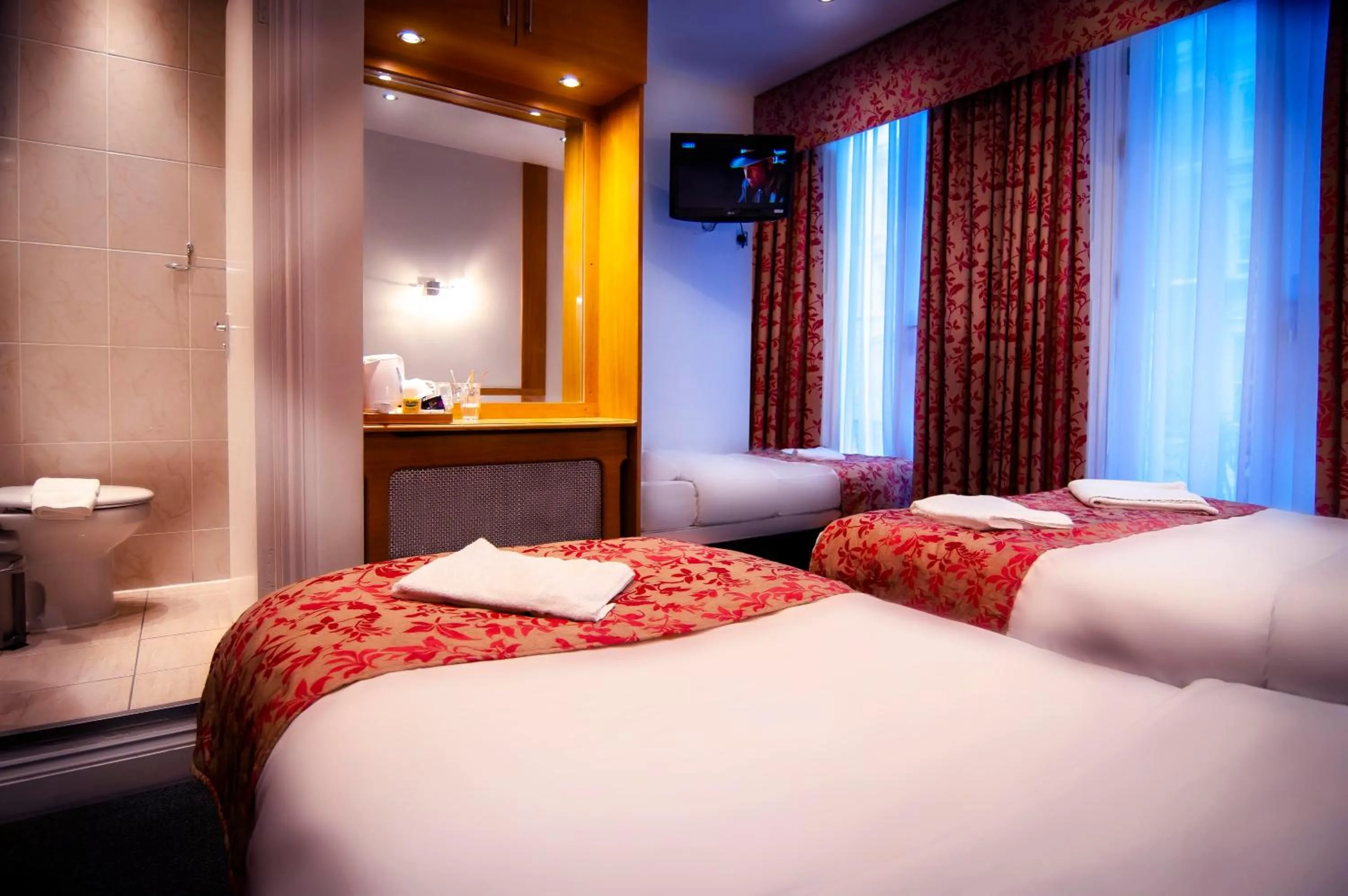 Photo of the whole room, Bed in Westbury Hotel