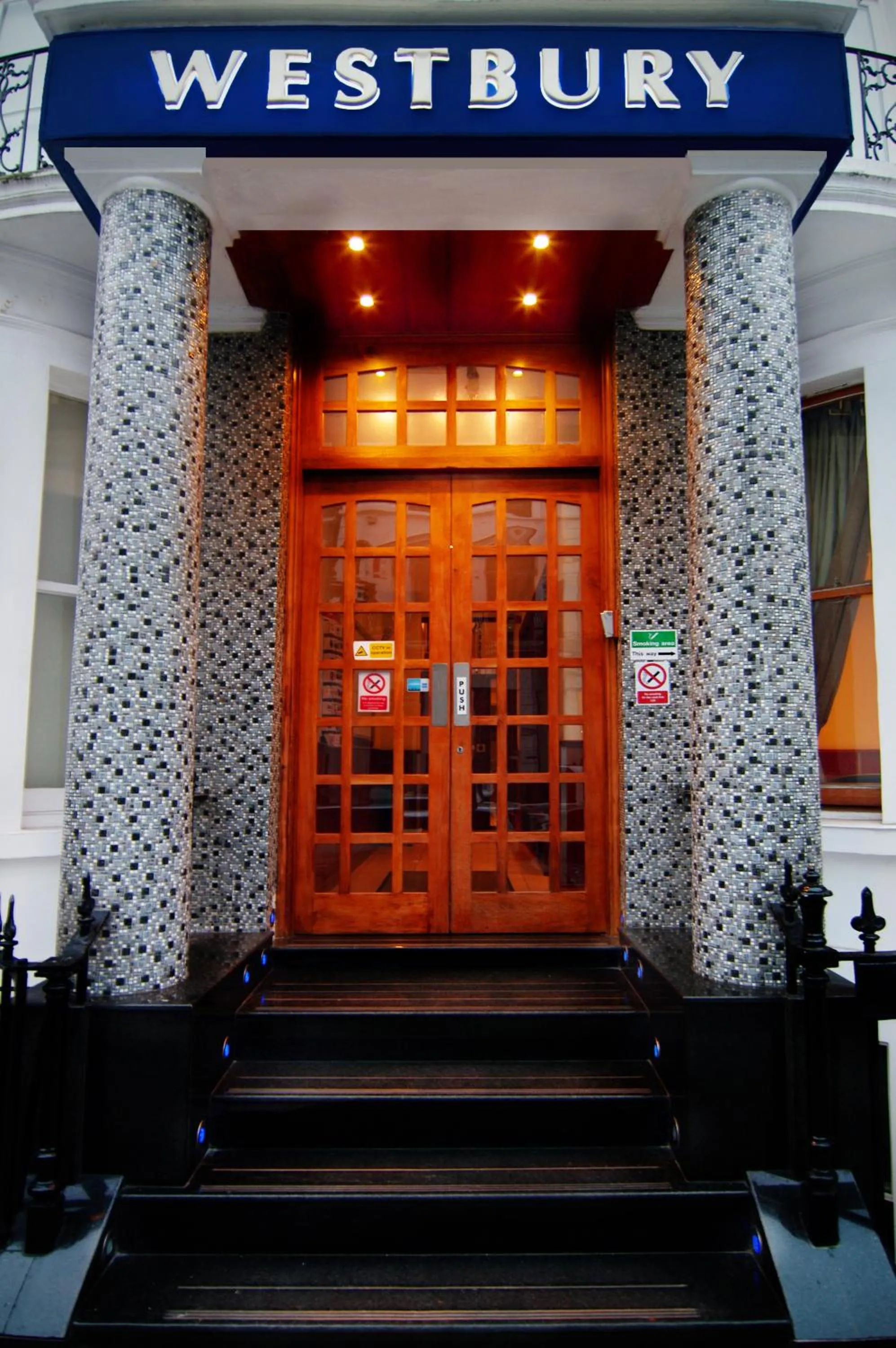 Facade/entrance in Westbury Hotel
