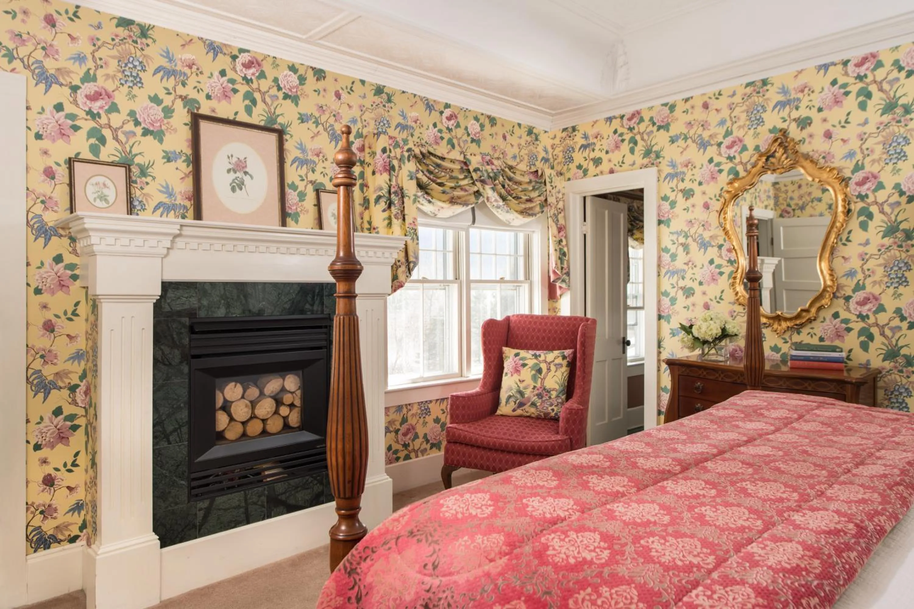 Bed in The INN at Ormsby Hill