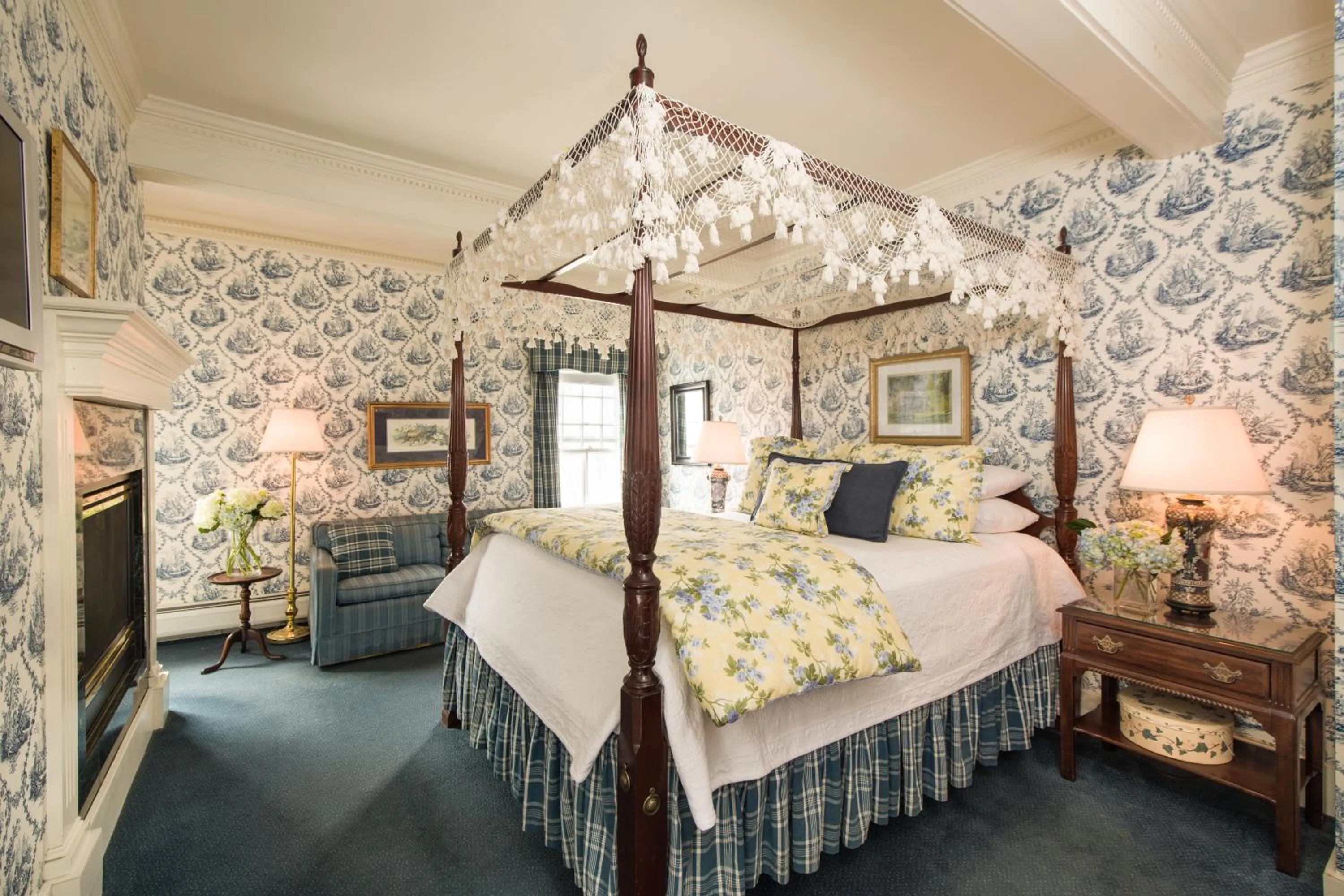 Bed in The INN at Ormsby Hill