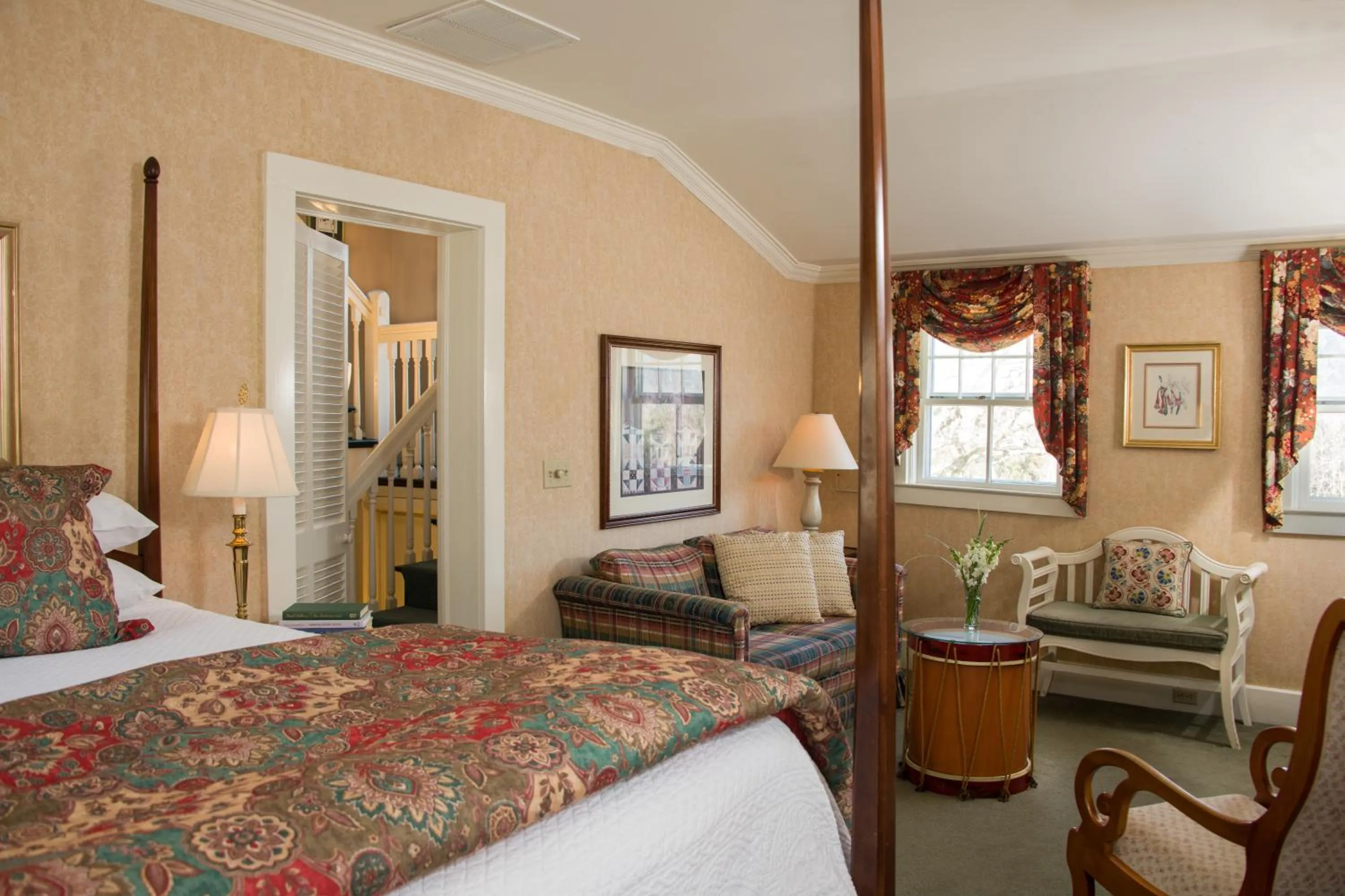 Bed in The INN at Ormsby Hill