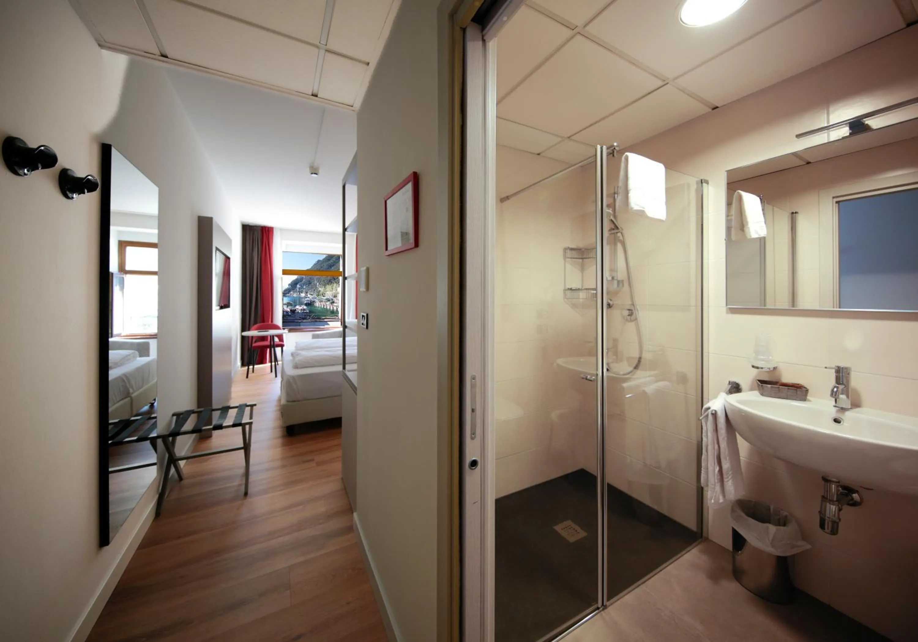 Bathroom, Bed in Hotel Centrale