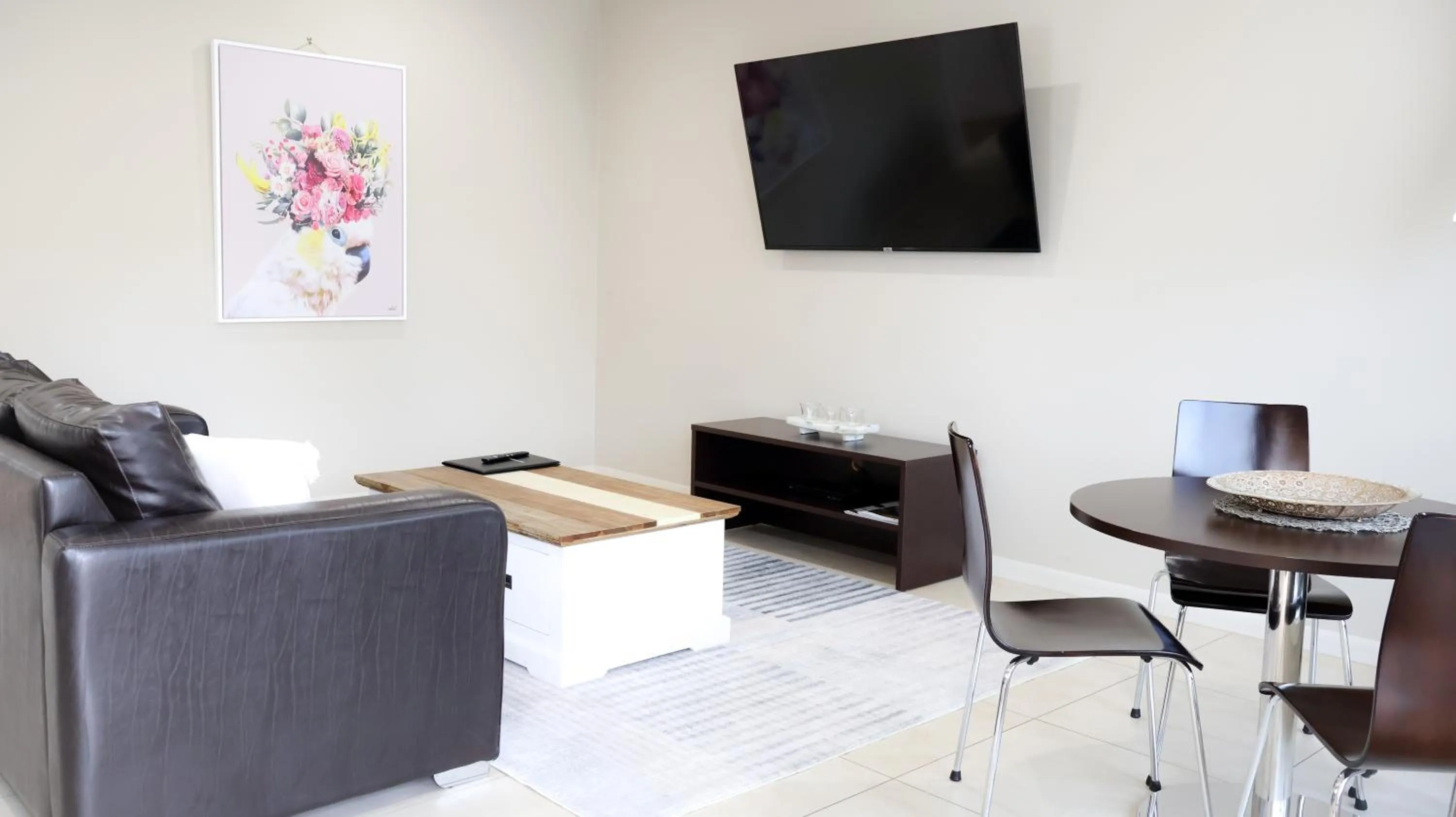 Living room in Renmark Holiday Apartments