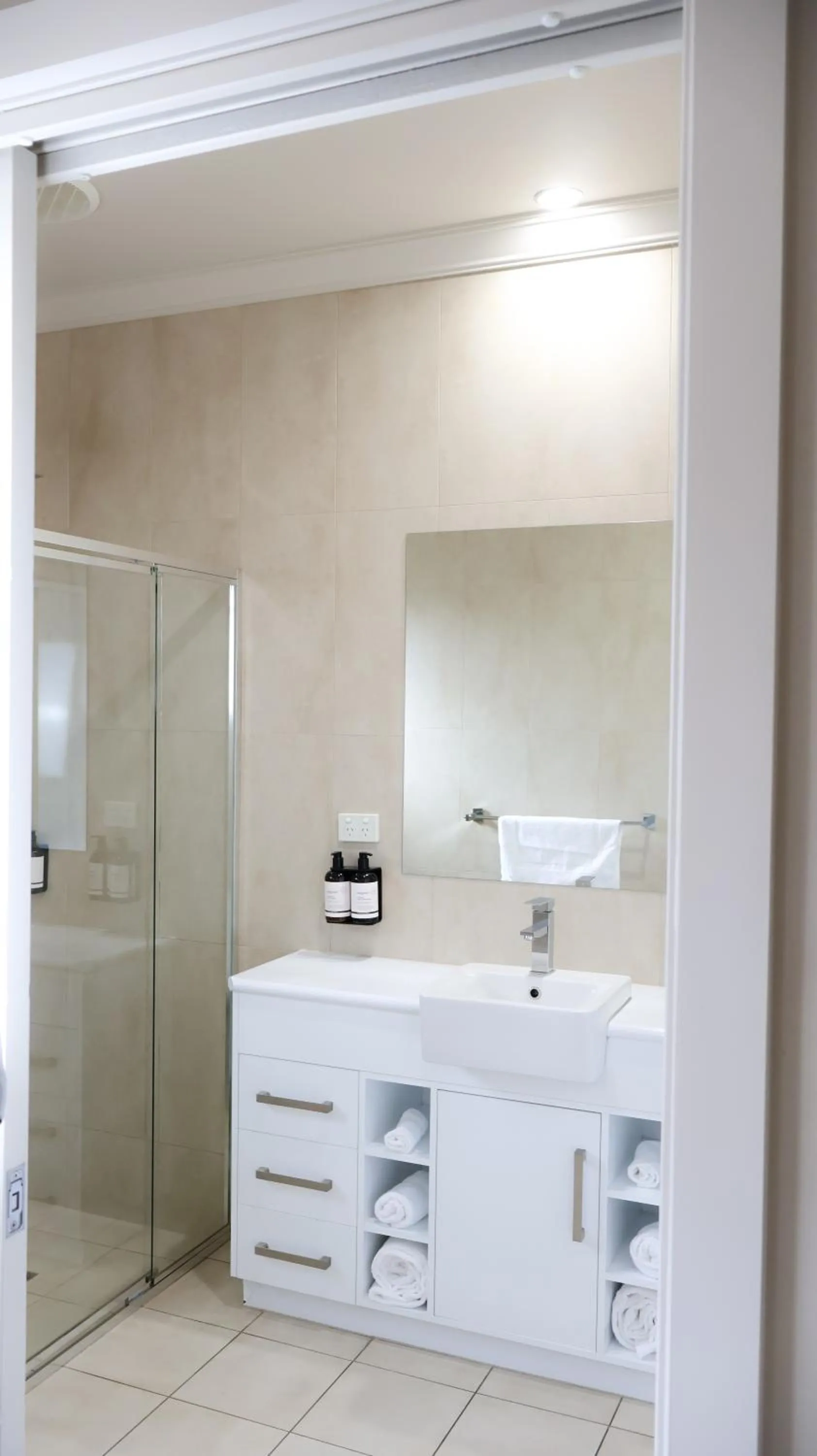 Bathroom in Renmark Holiday Apartments