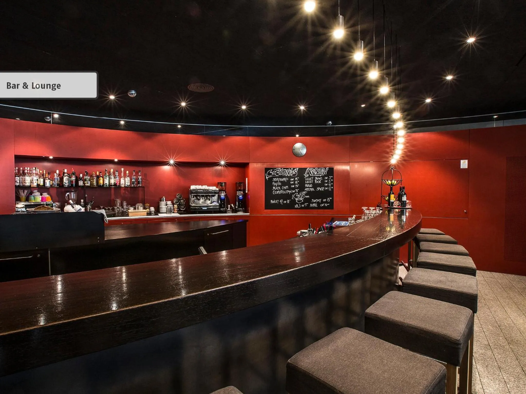 Lounge or bar in All In One Hotel - Inn Lodge / Swiss Lodge