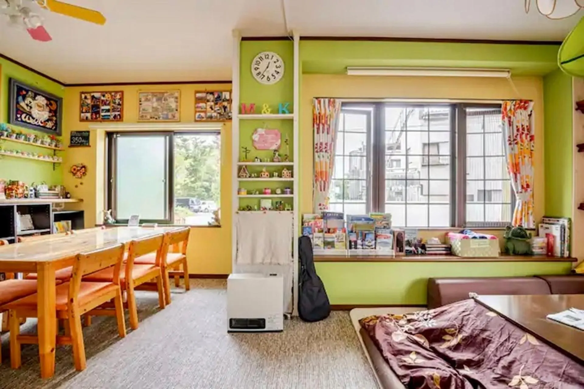 Communal lounge/ TV room in Guesthouse Murabito