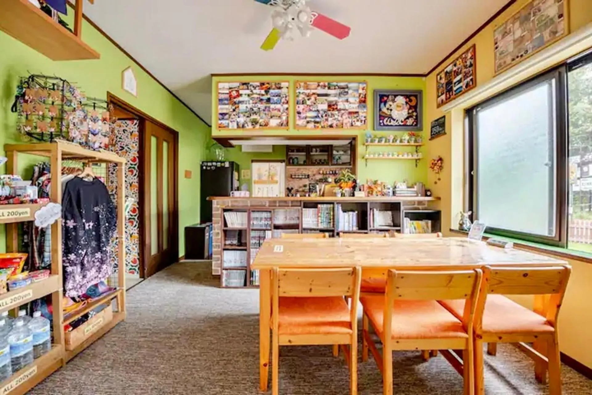 Communal lounge/ TV room in Guesthouse Murabito