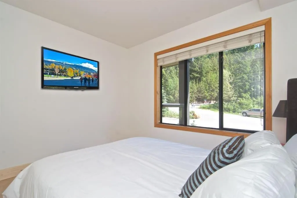 Other, Bed in Powderhorn by Whistler Blackcomb Vacation Rentals