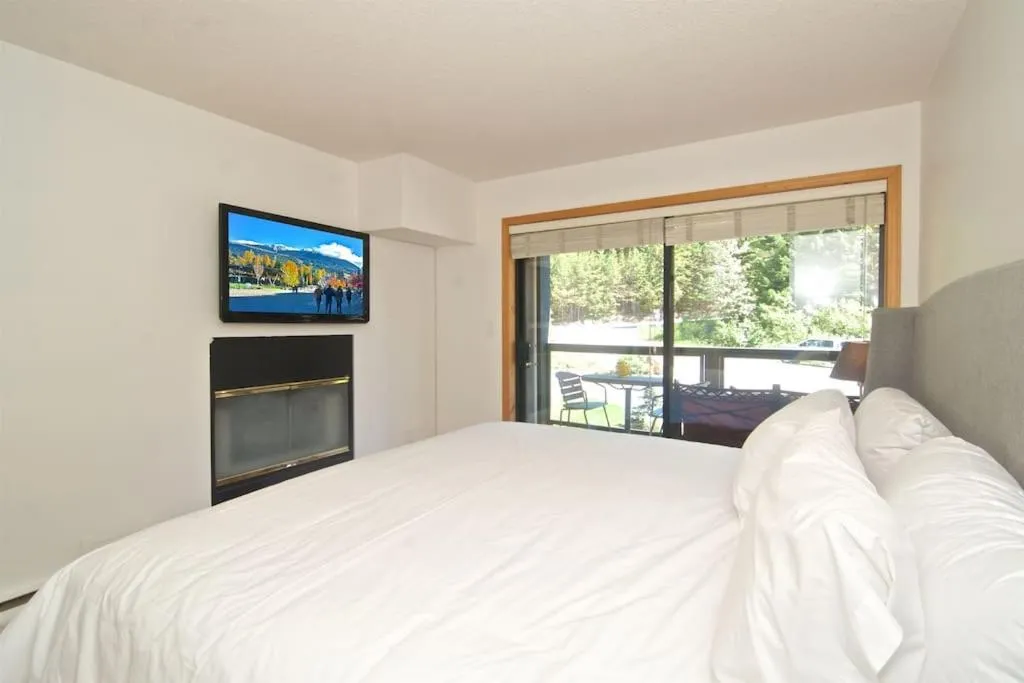 Other, Bed in Powderhorn by Whistler Blackcomb Vacation Rentals
