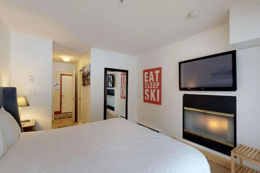 Other, Bed in Powderhorn by Whistler Blackcomb Vacation Rentals