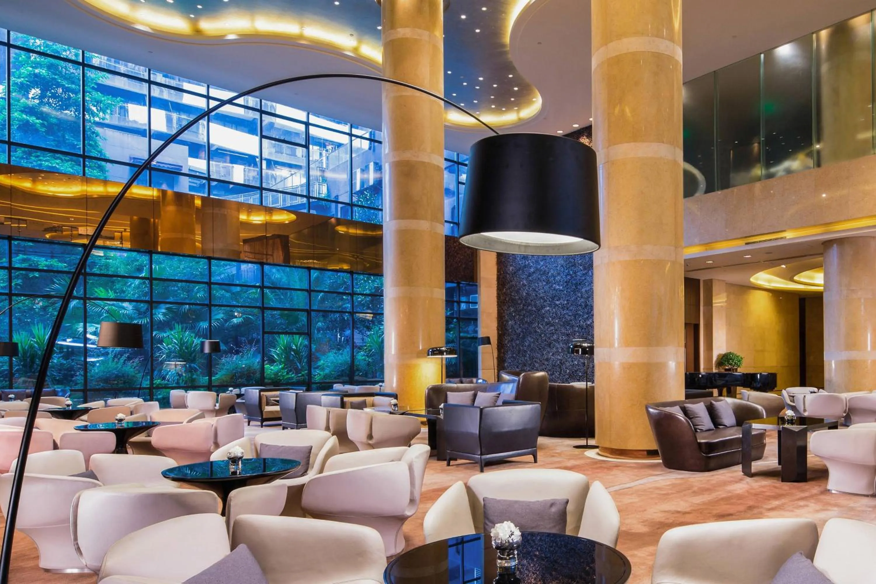 Lounge or bar in Renaissance Chengdu Hotel