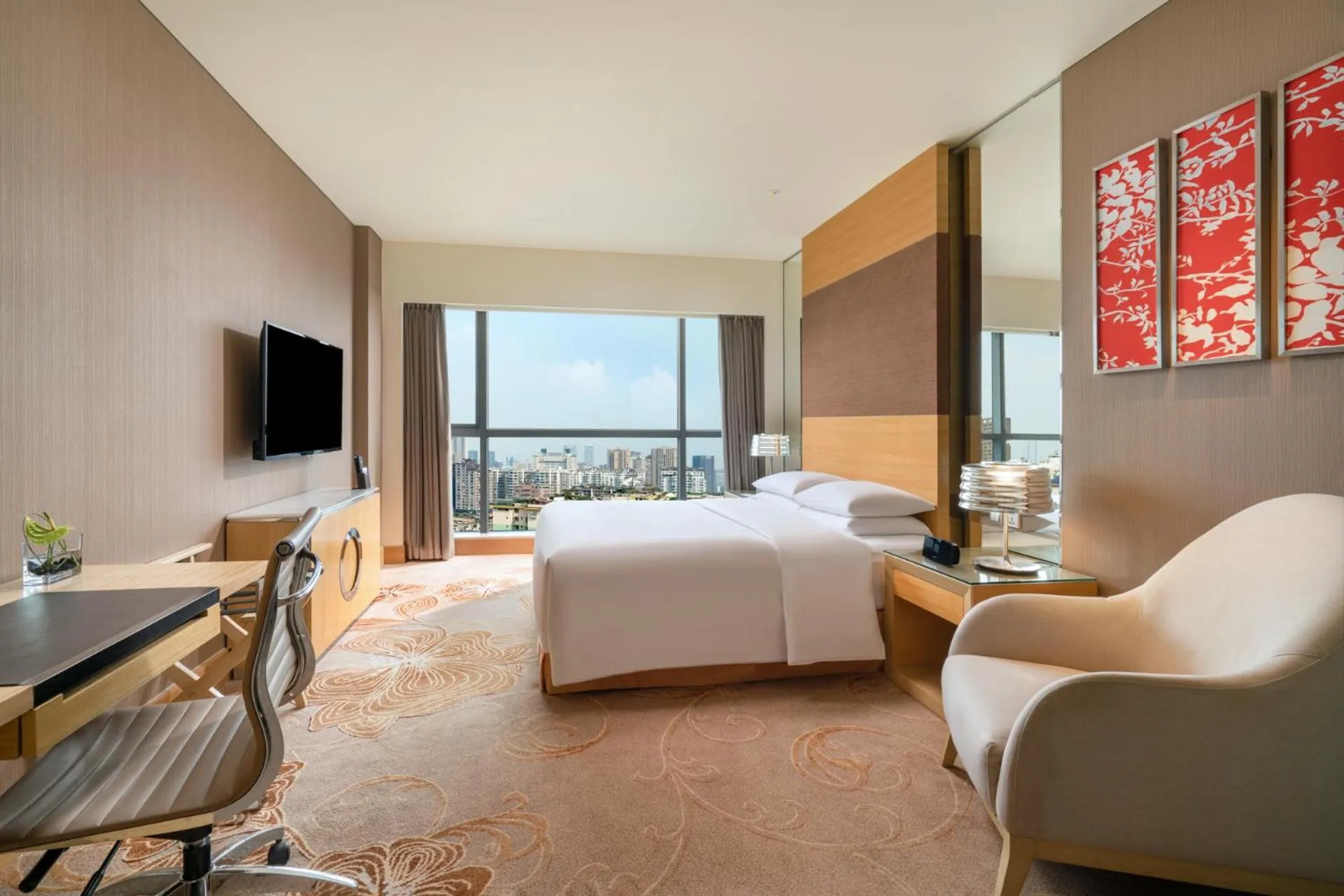 Photo of the whole room, Bed in Renaissance Chengdu Hotel