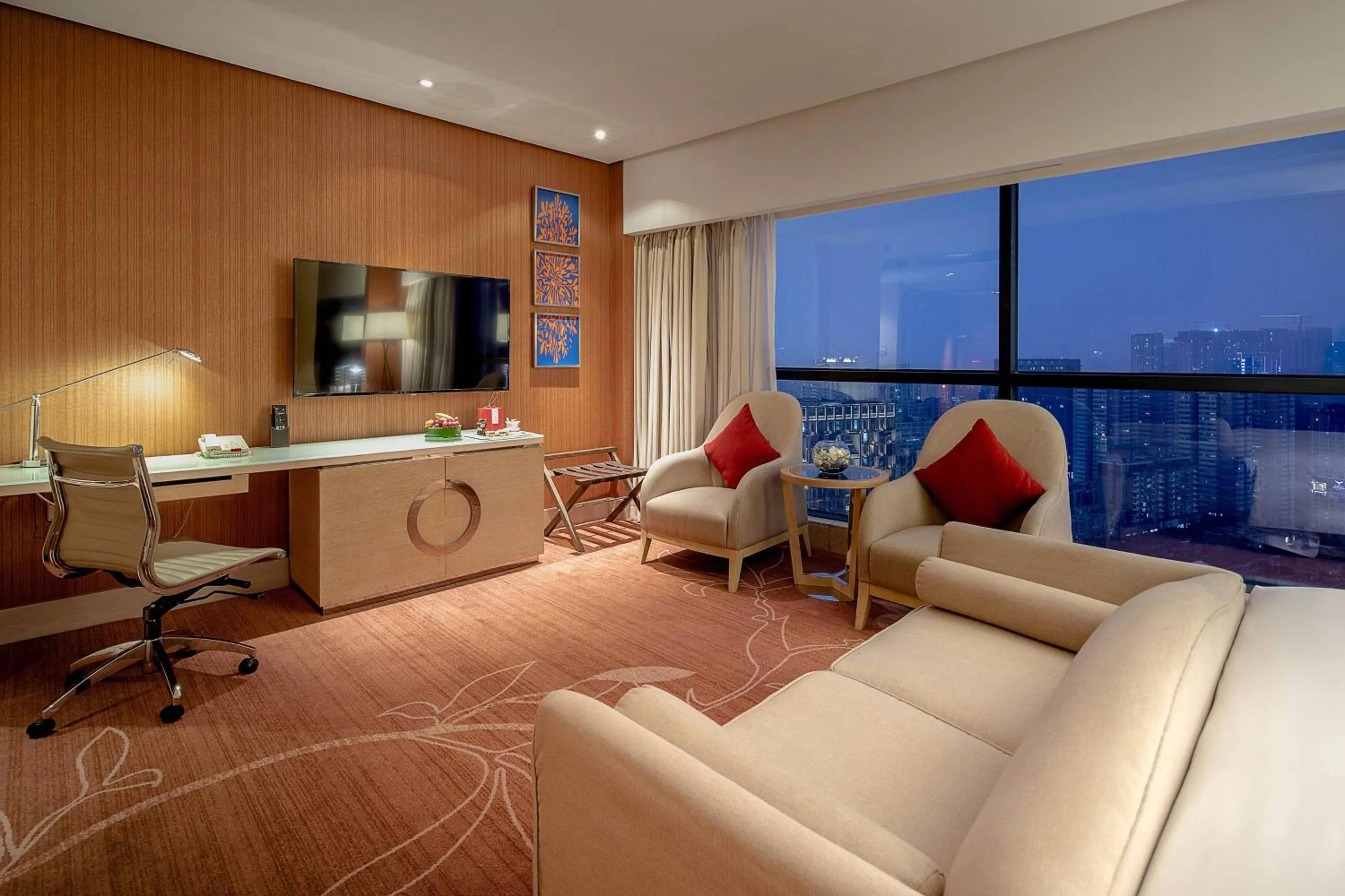 Living room in Renaissance Chengdu Hotel