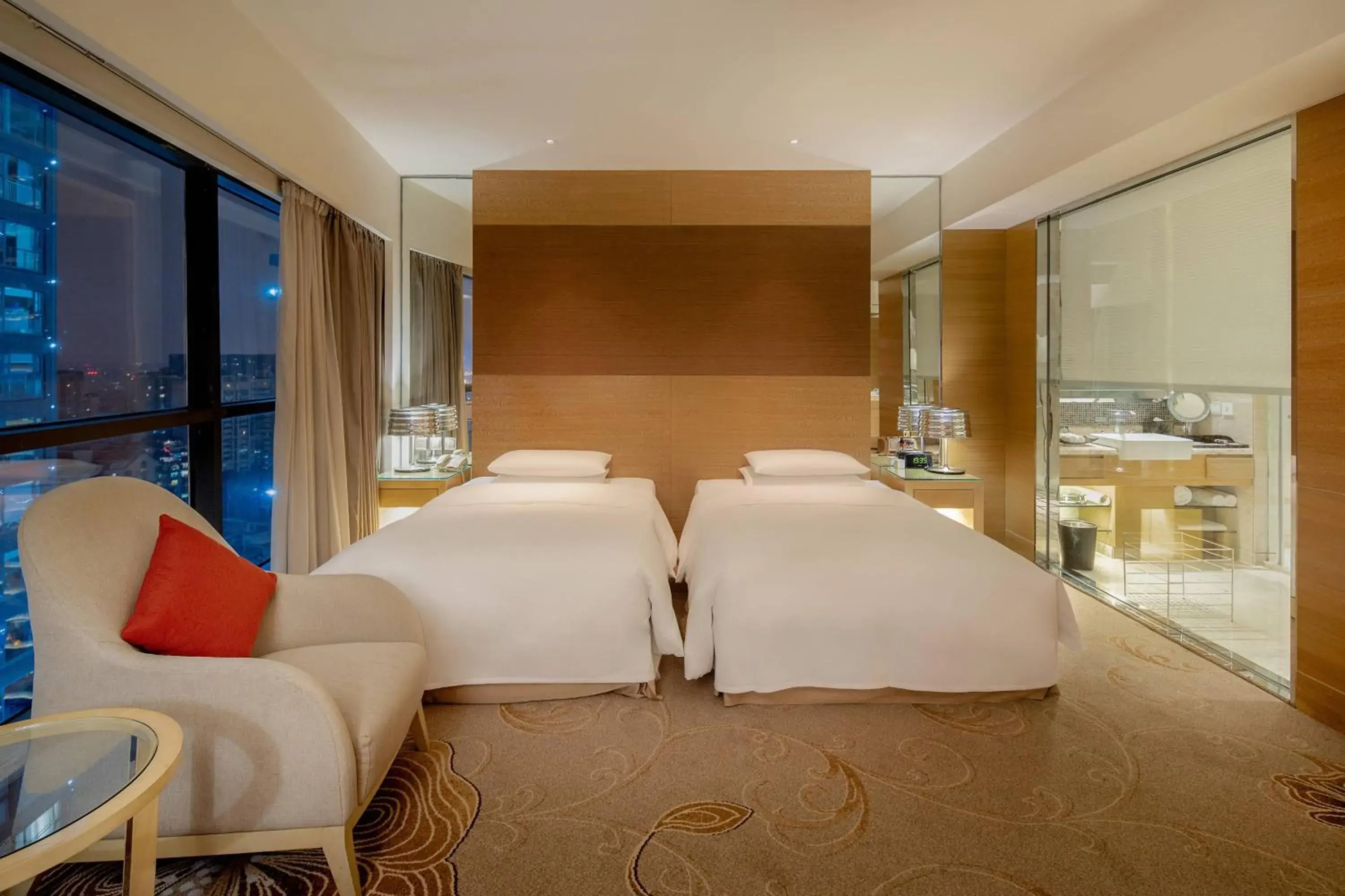 Twin Room with City View in Renaissance Chengdu Hotel Twin Room with City View in Renaissance Chengdu Hotel