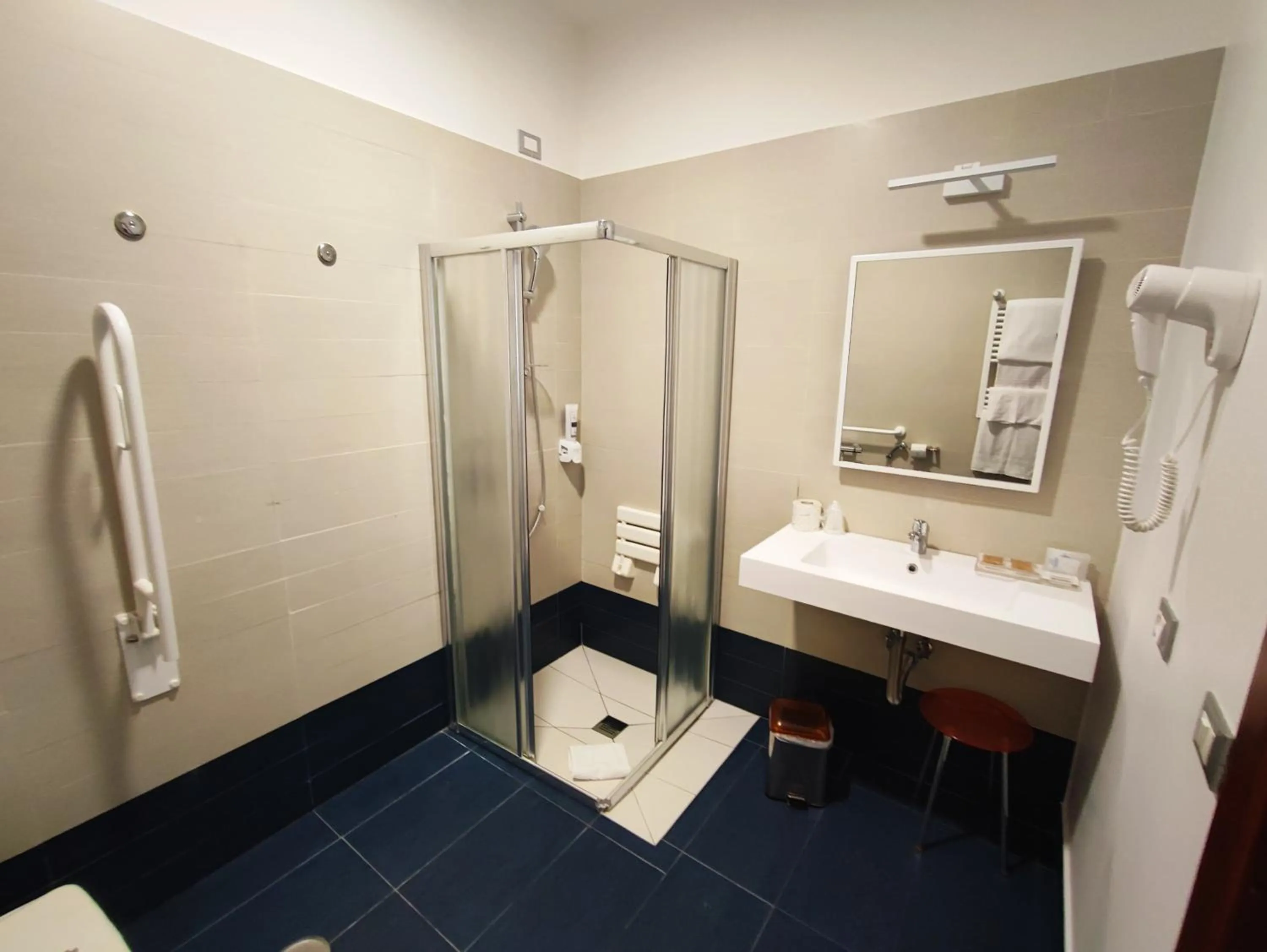 Shower in Hotel Miramare