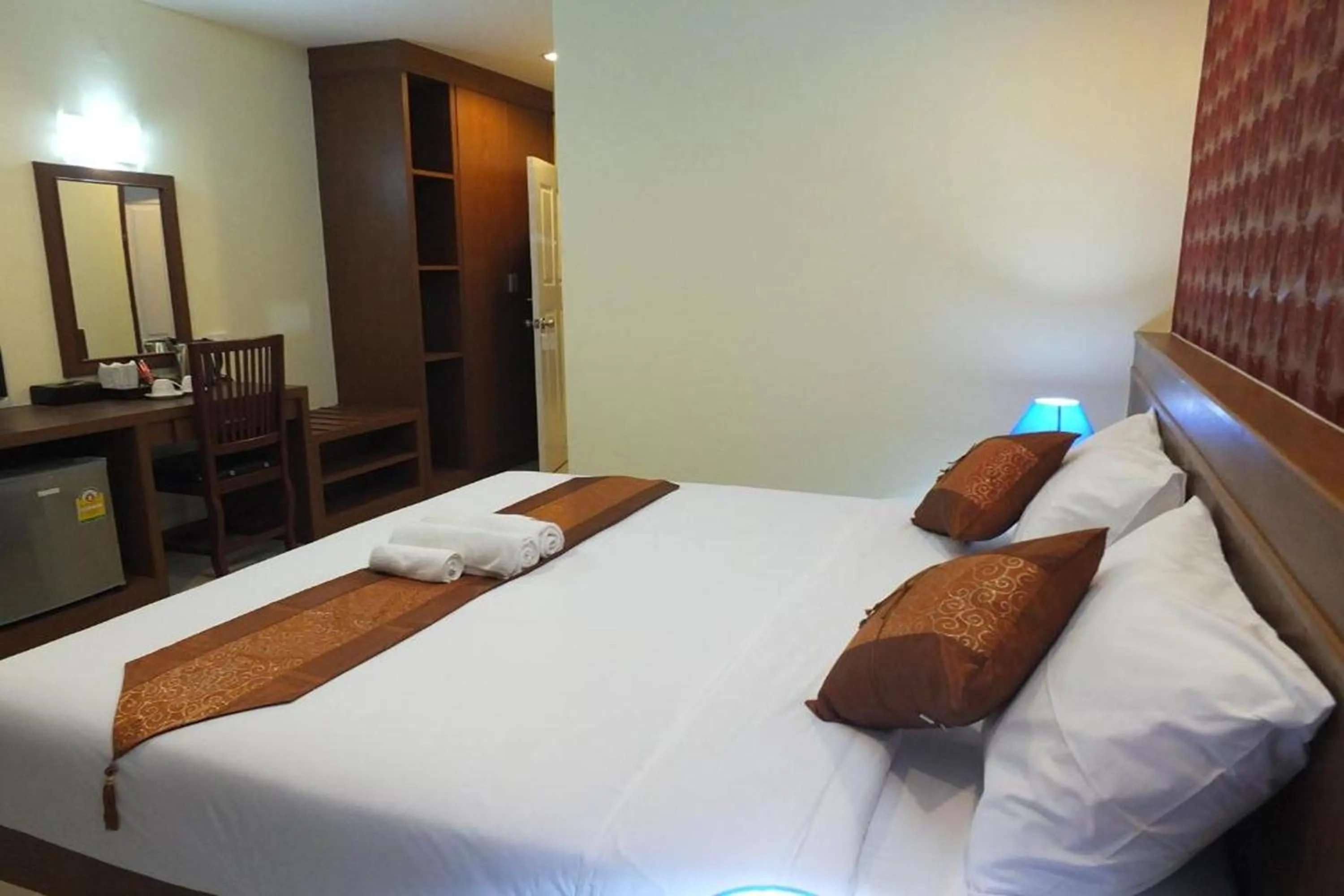 Bed in Karnmanee Place Hotel