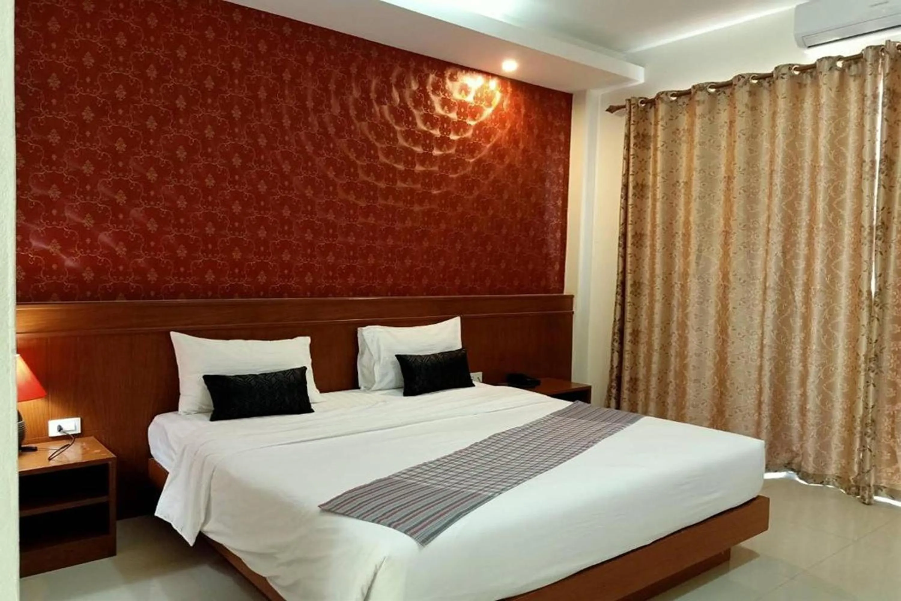 Bed in Karnmanee Place Hotel