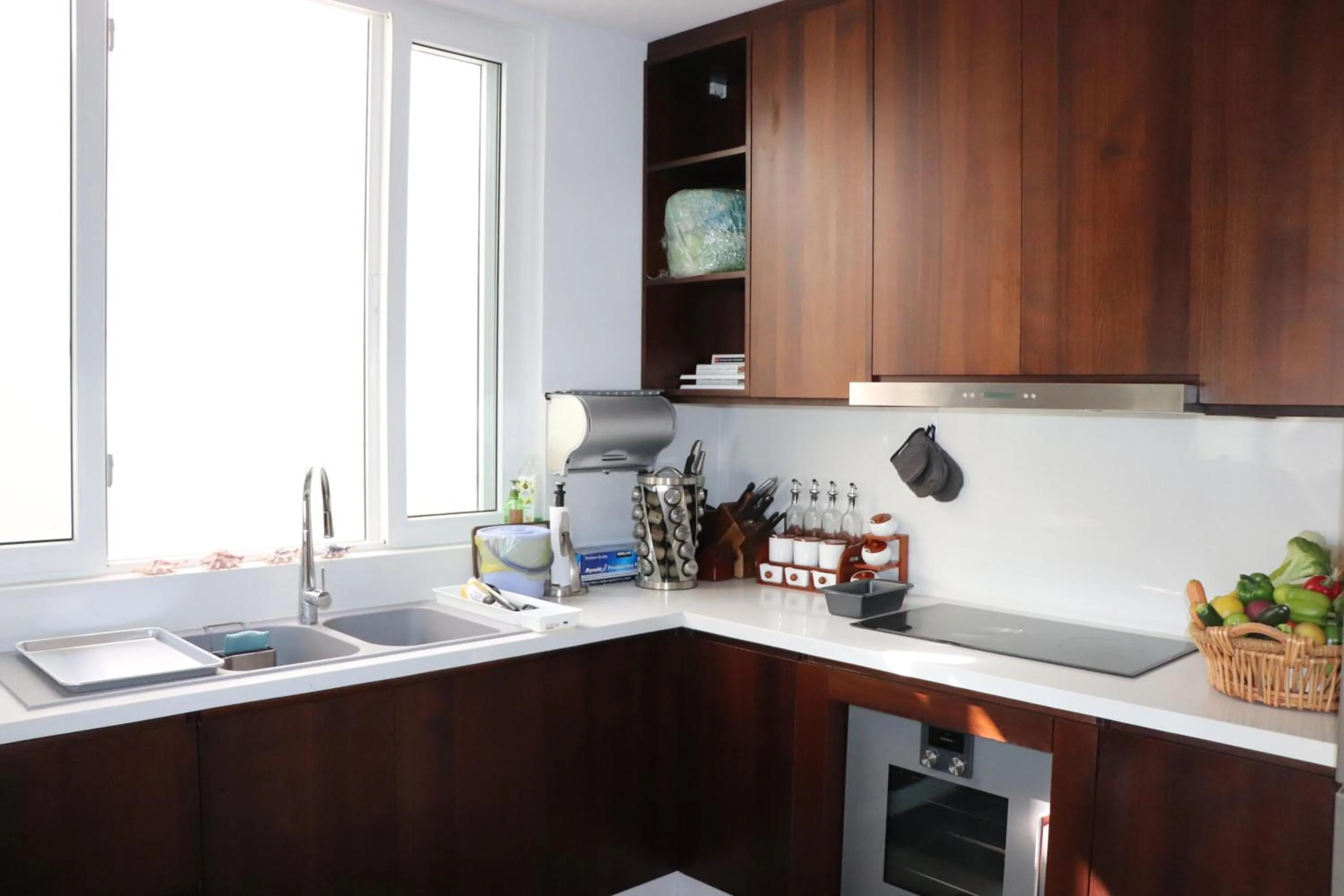 Communal kitchen in Qli Hotel Muine