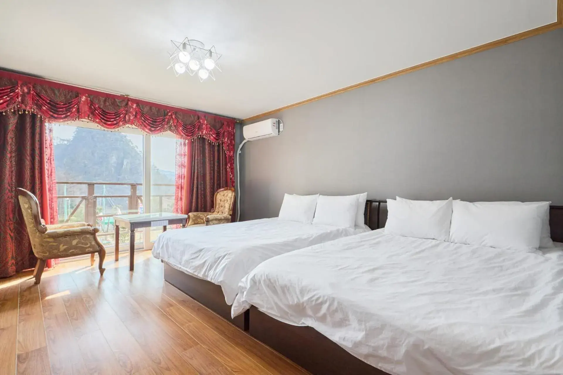 Suite with Mountain View in Heidi Korea Suite with Mountain View in Heidi Korea