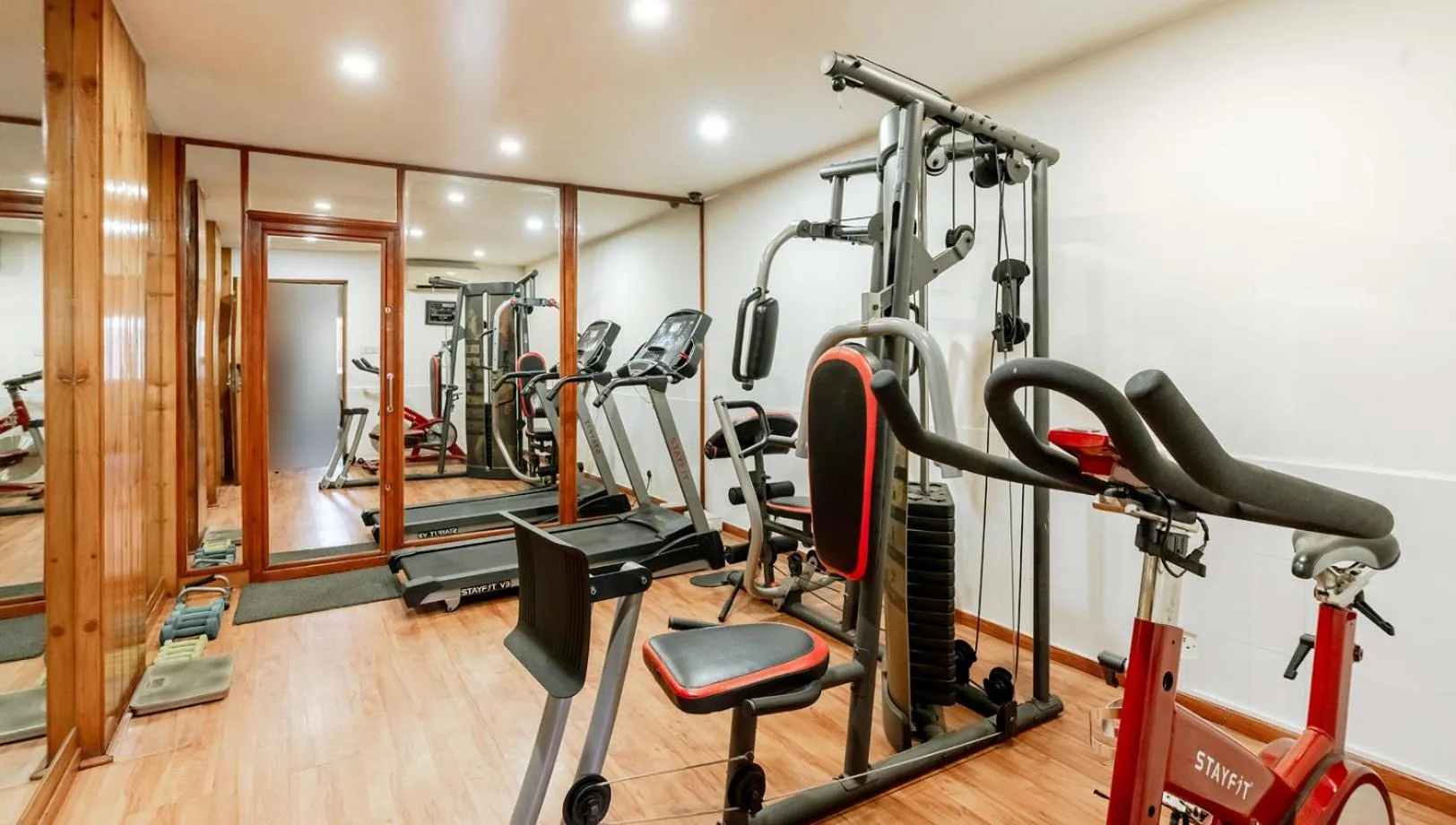 Fitness centre/facilities in SFO Hotel and Suites