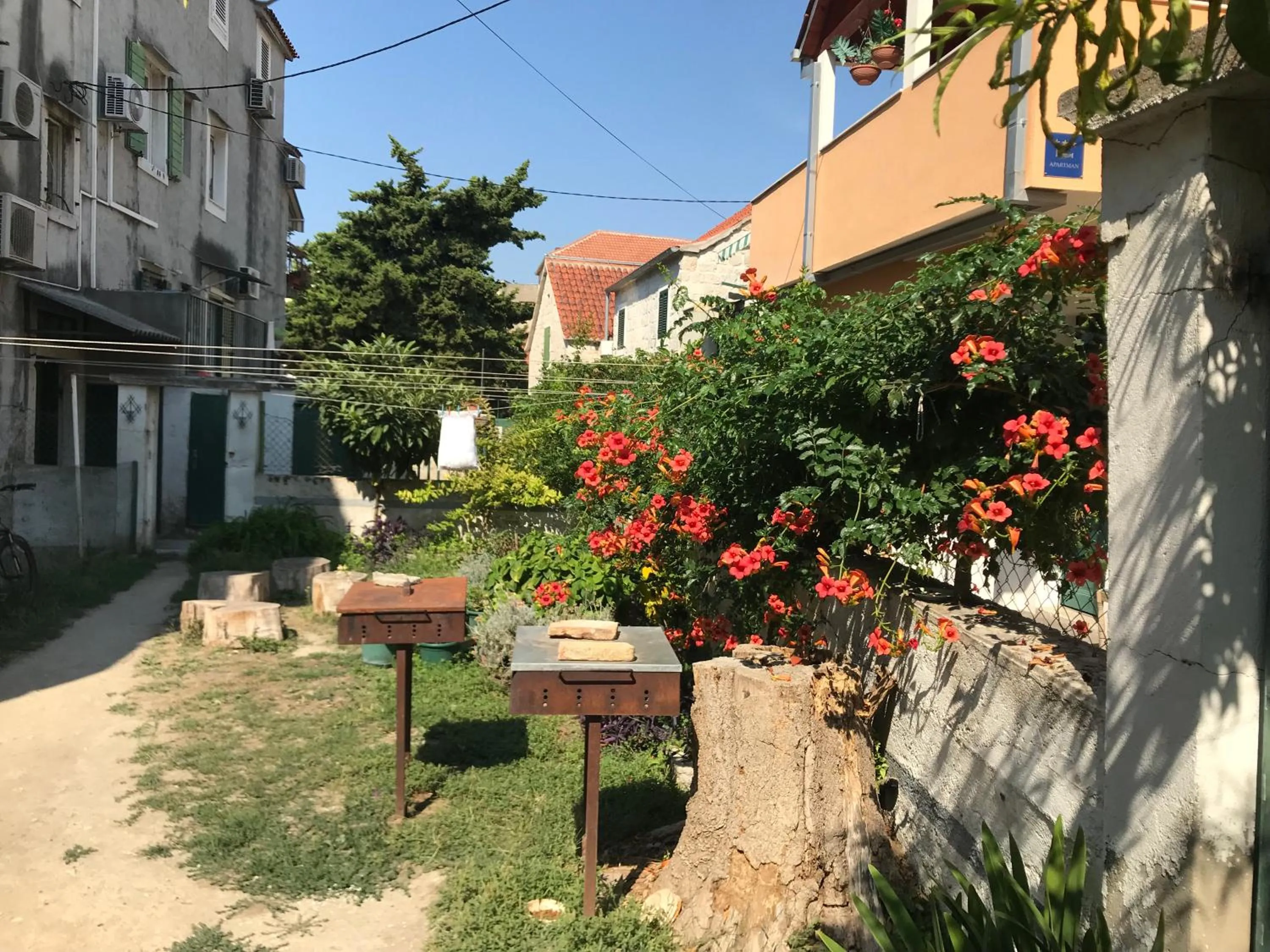 Patio in Nirvana Rooms & Apartments