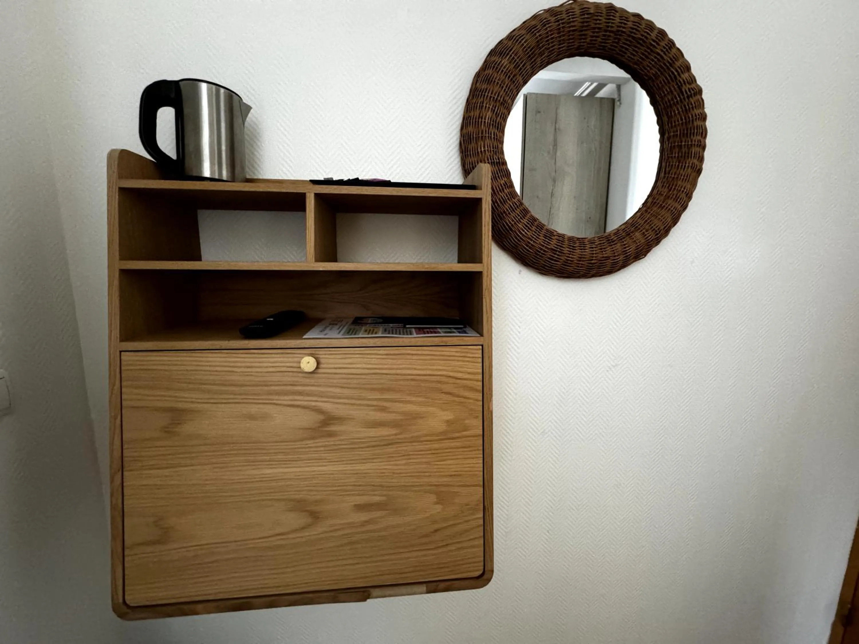 wardrobe in L'Amiral