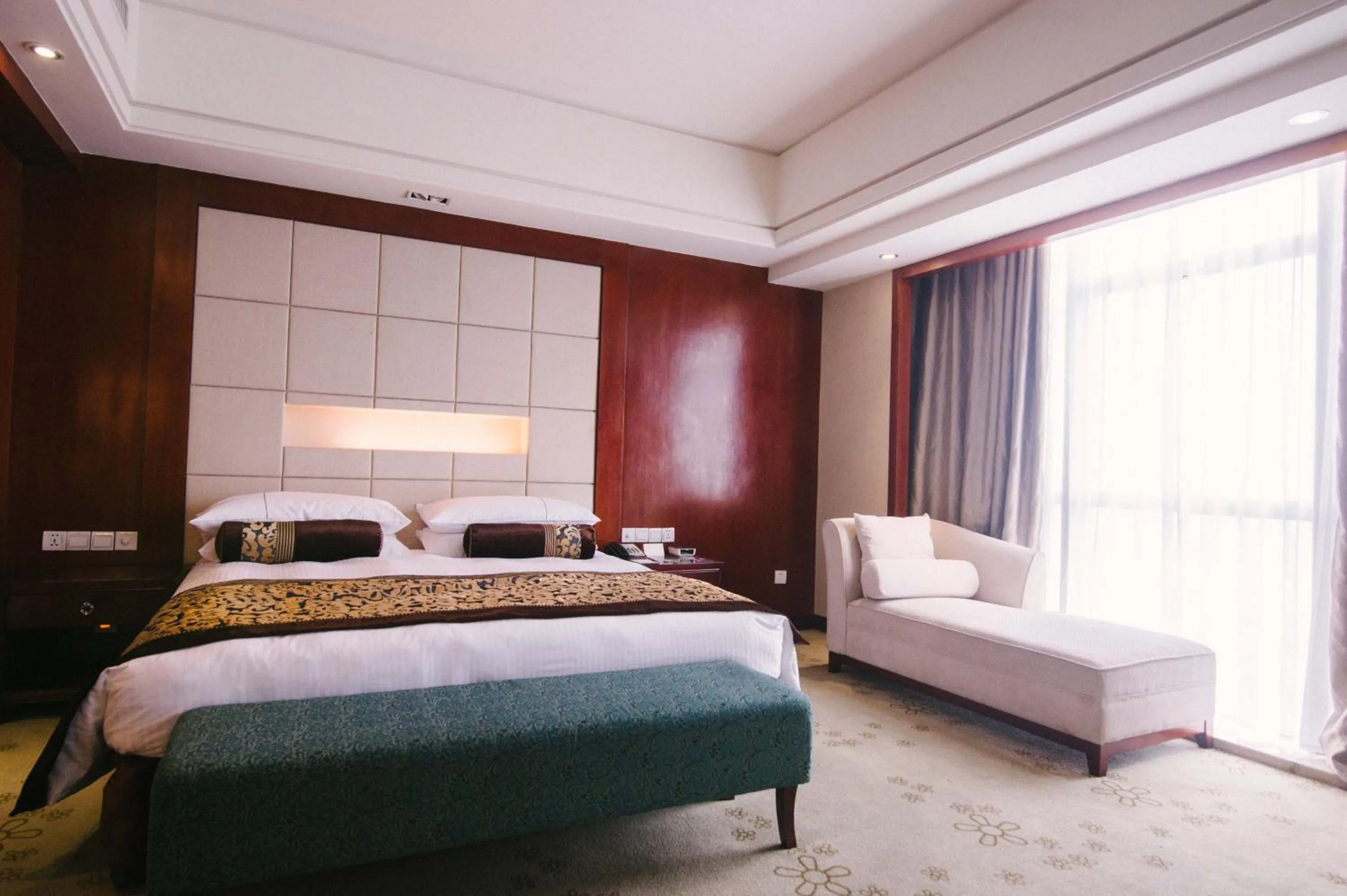 Bedroom, Bed in Haiwaihai Grand Hotel Ma'anshan