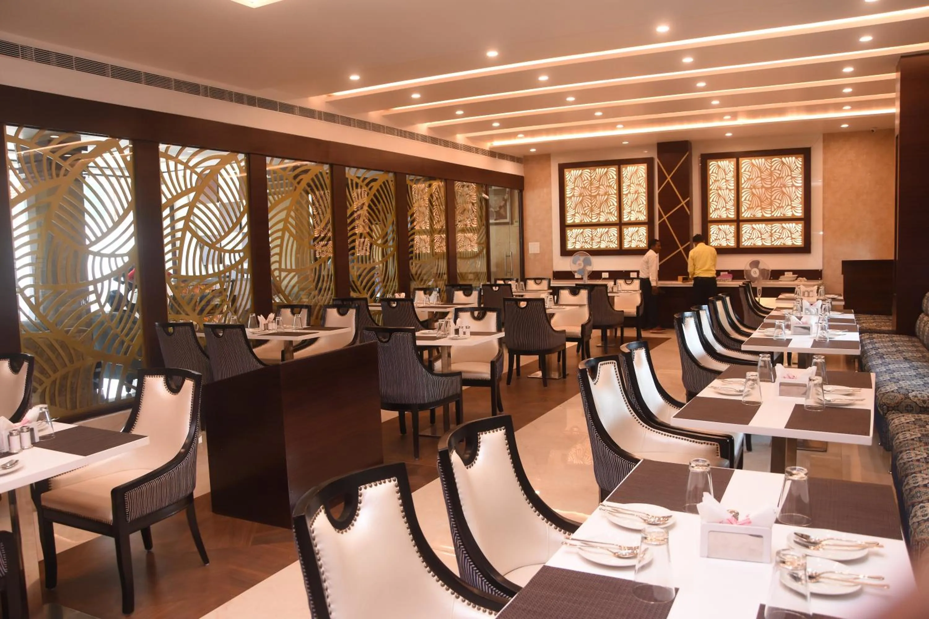 Restaurant/places to eat in Hotel Nand Residency