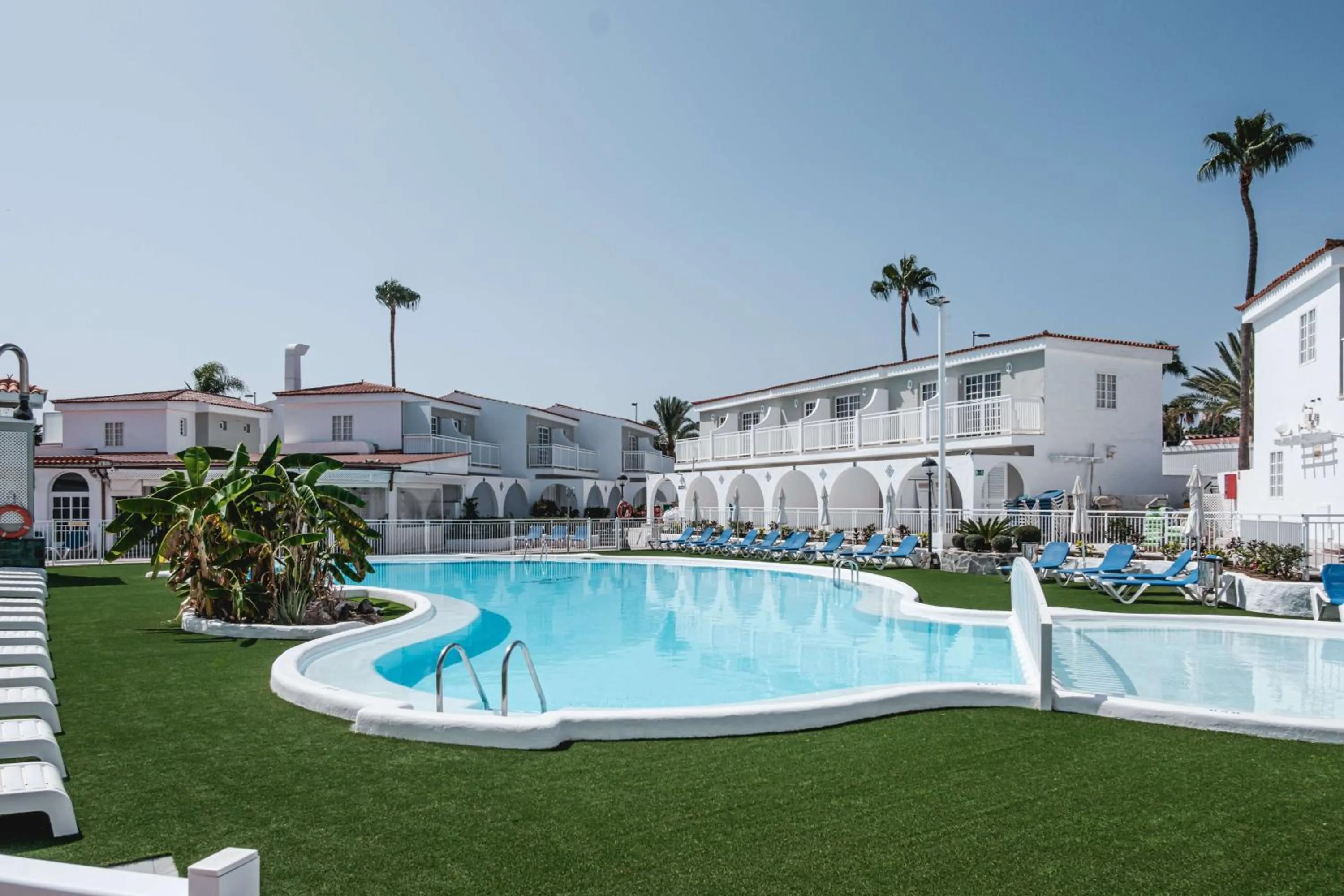 Swimming pool in Bungalows Parque Nogal
