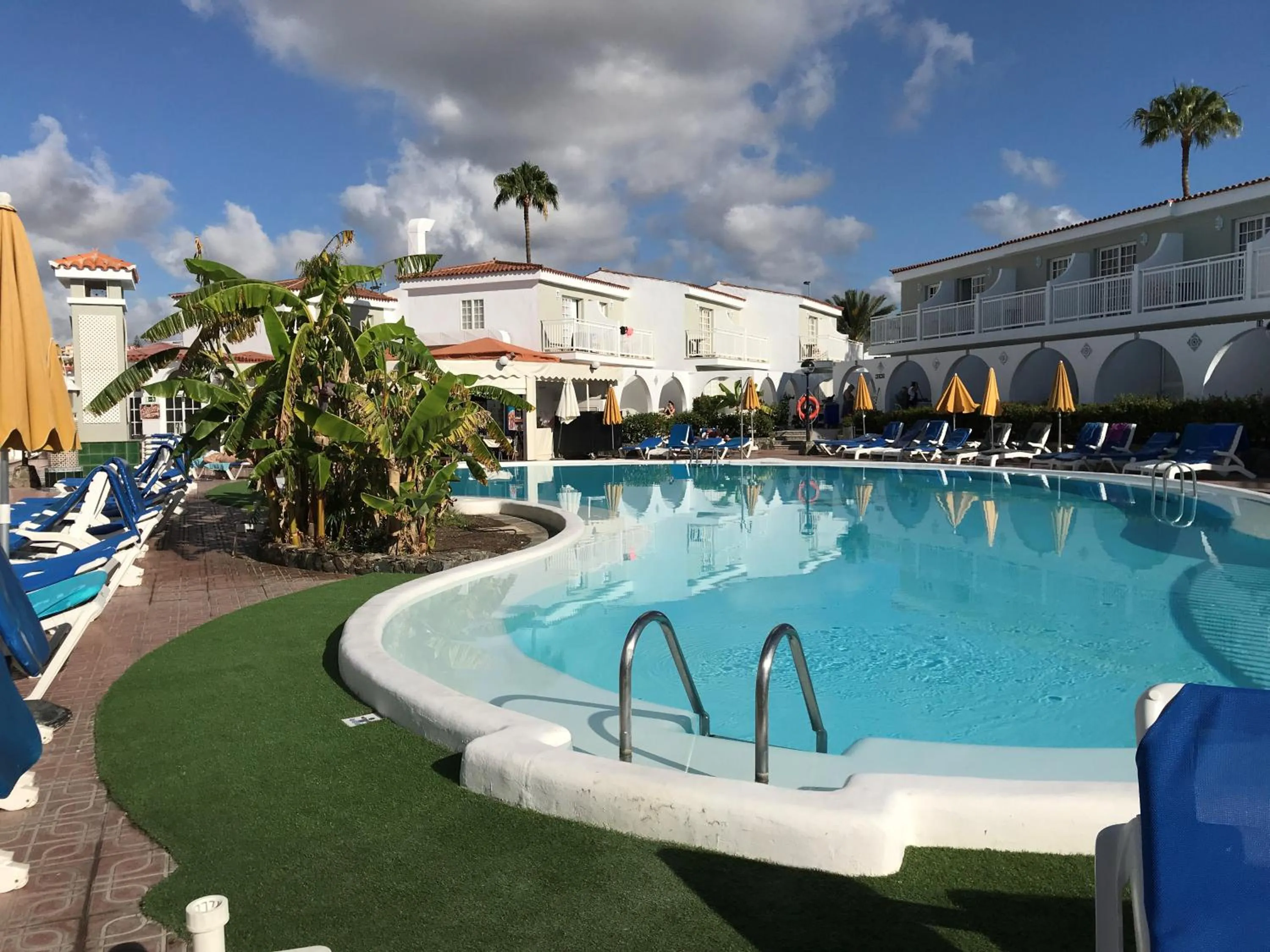 Swimming pool in Bungalows Parque Nogal
