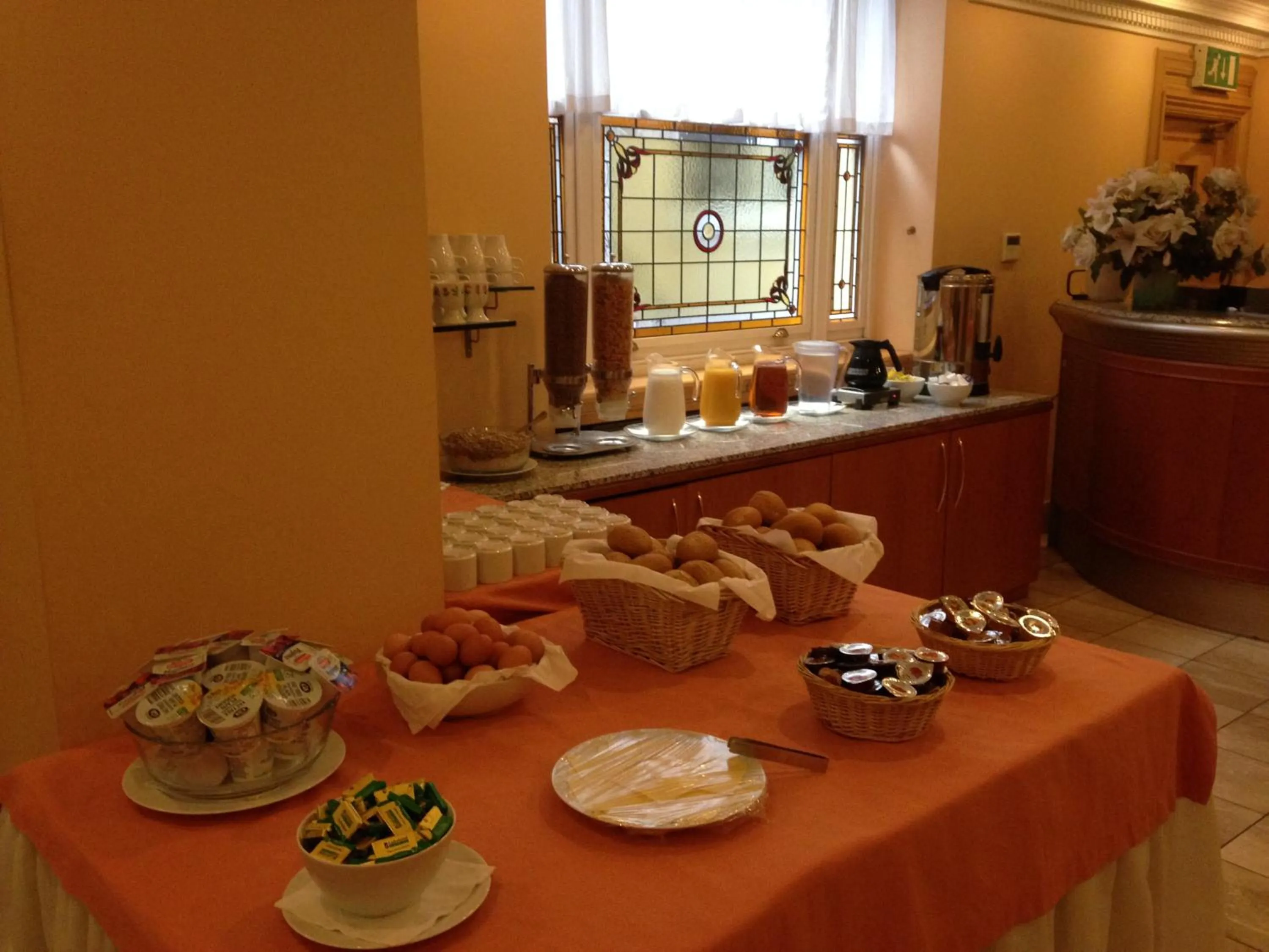 Continental breakfast in Troy Hotel