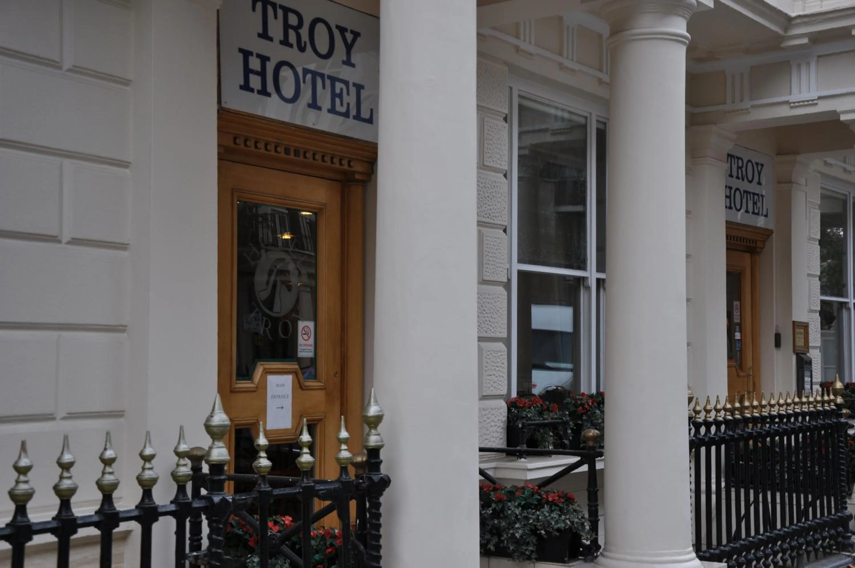 Facade/entrance in Troy Hotel