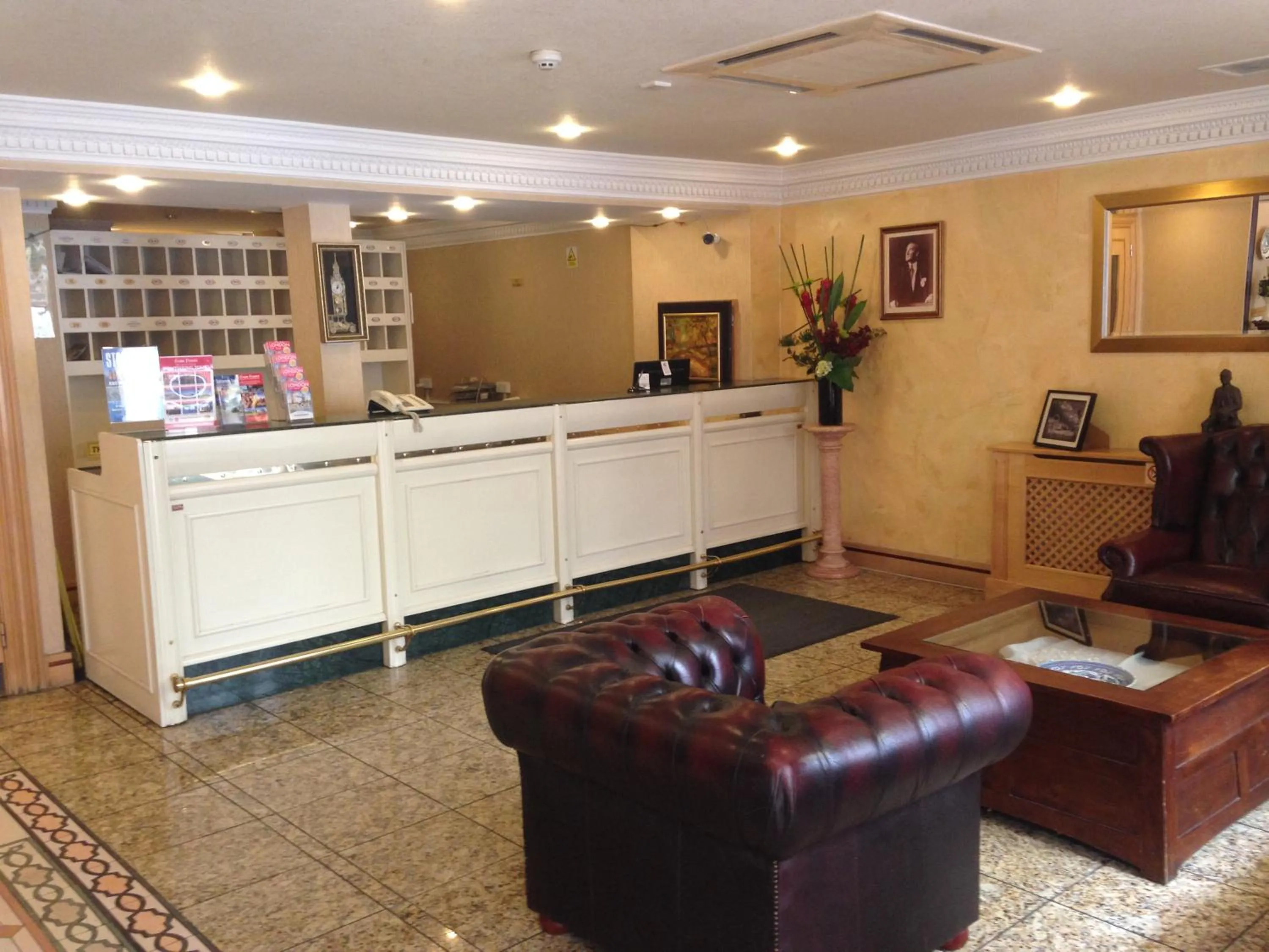 Lobby or reception in Troy Hotel