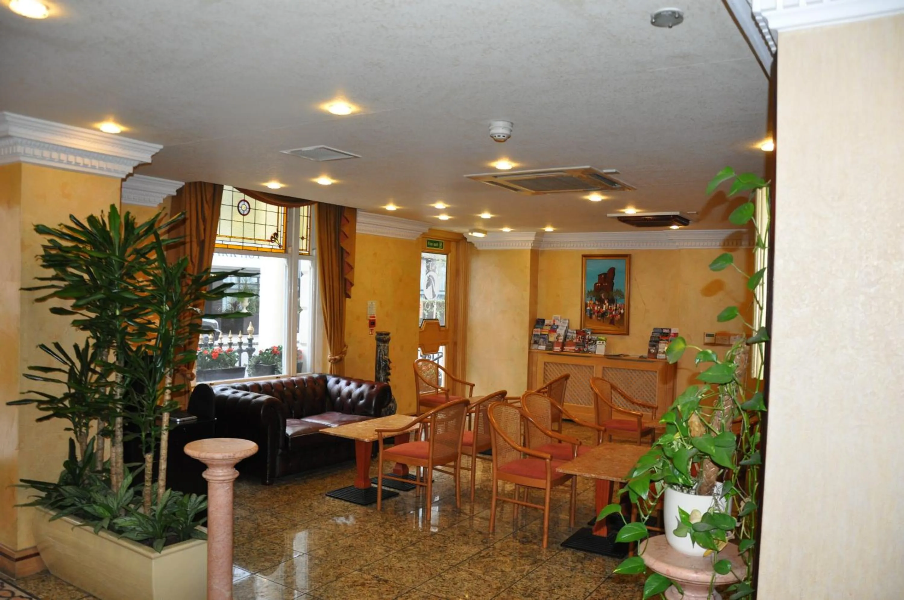 Restaurant/places to eat in Troy Hotel