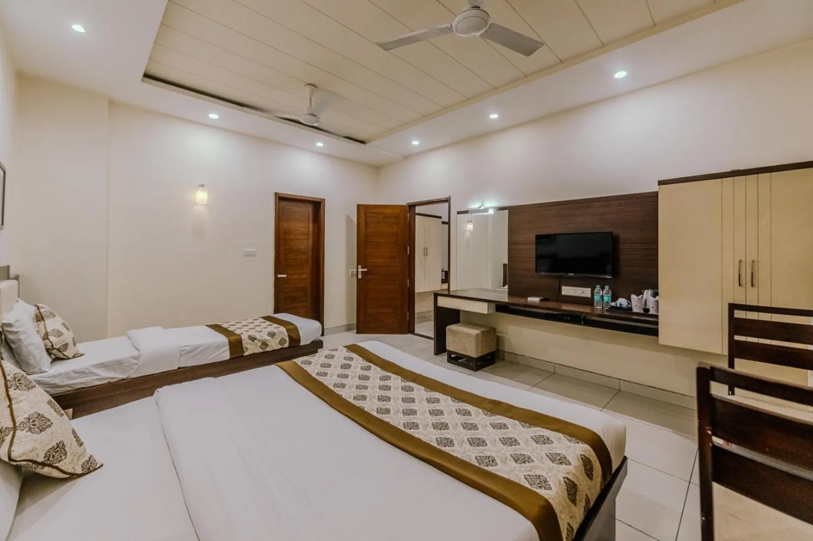 Bed in Hotel Fortune Plaza