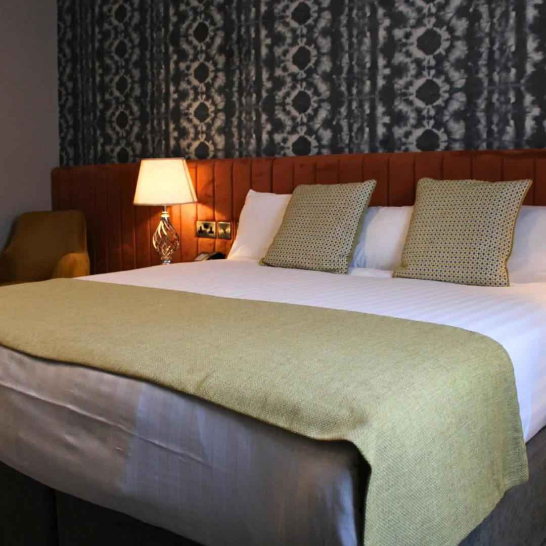 Bedroom, Bed in Woodford Dolmen Hotel Carlow