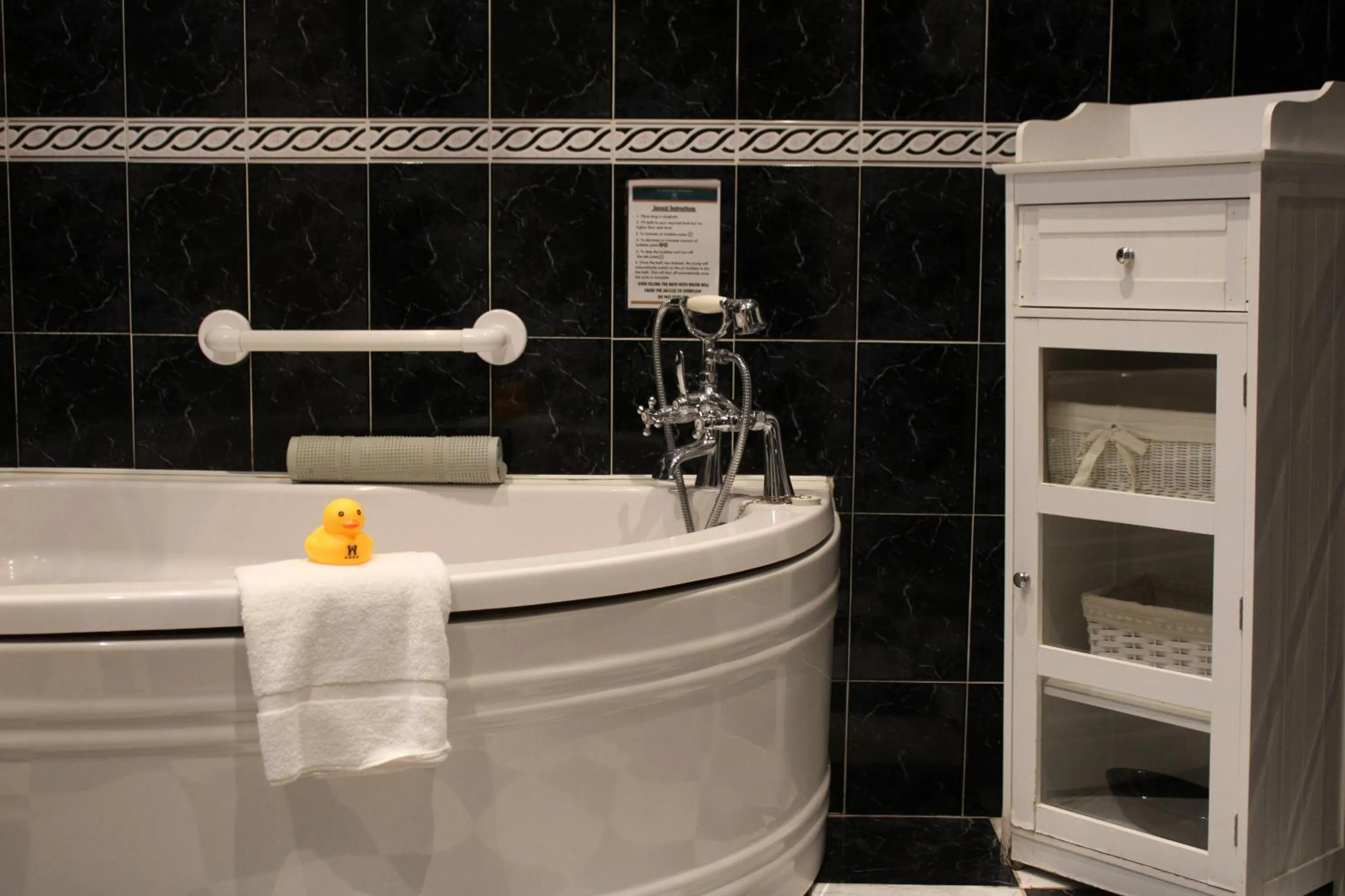 Bath in Woodford Dolmen Hotel Carlow