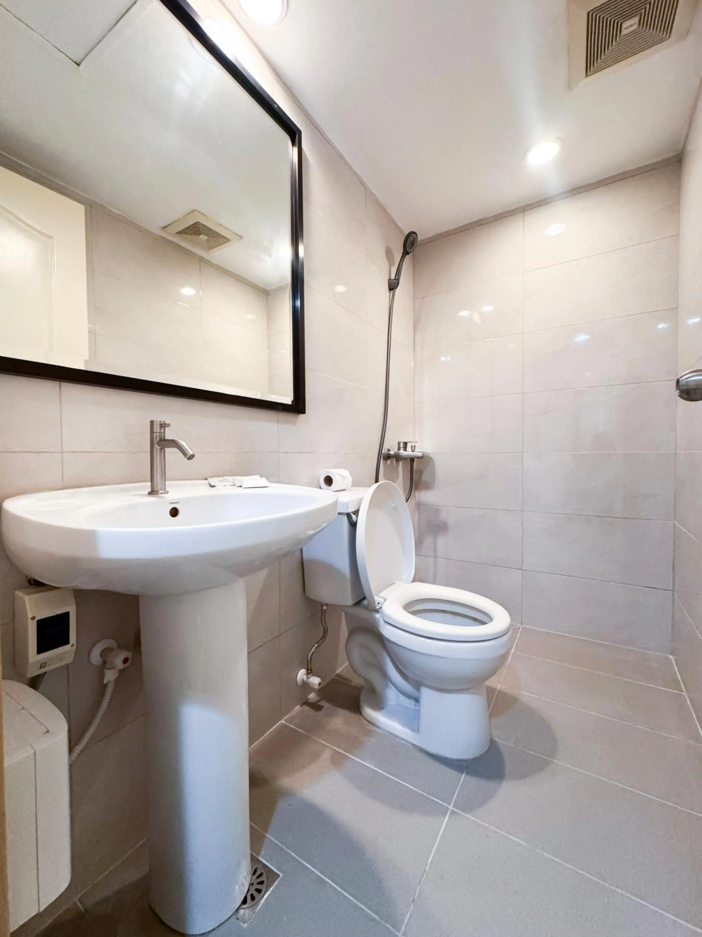 Shower in Palladium Suites Hotel