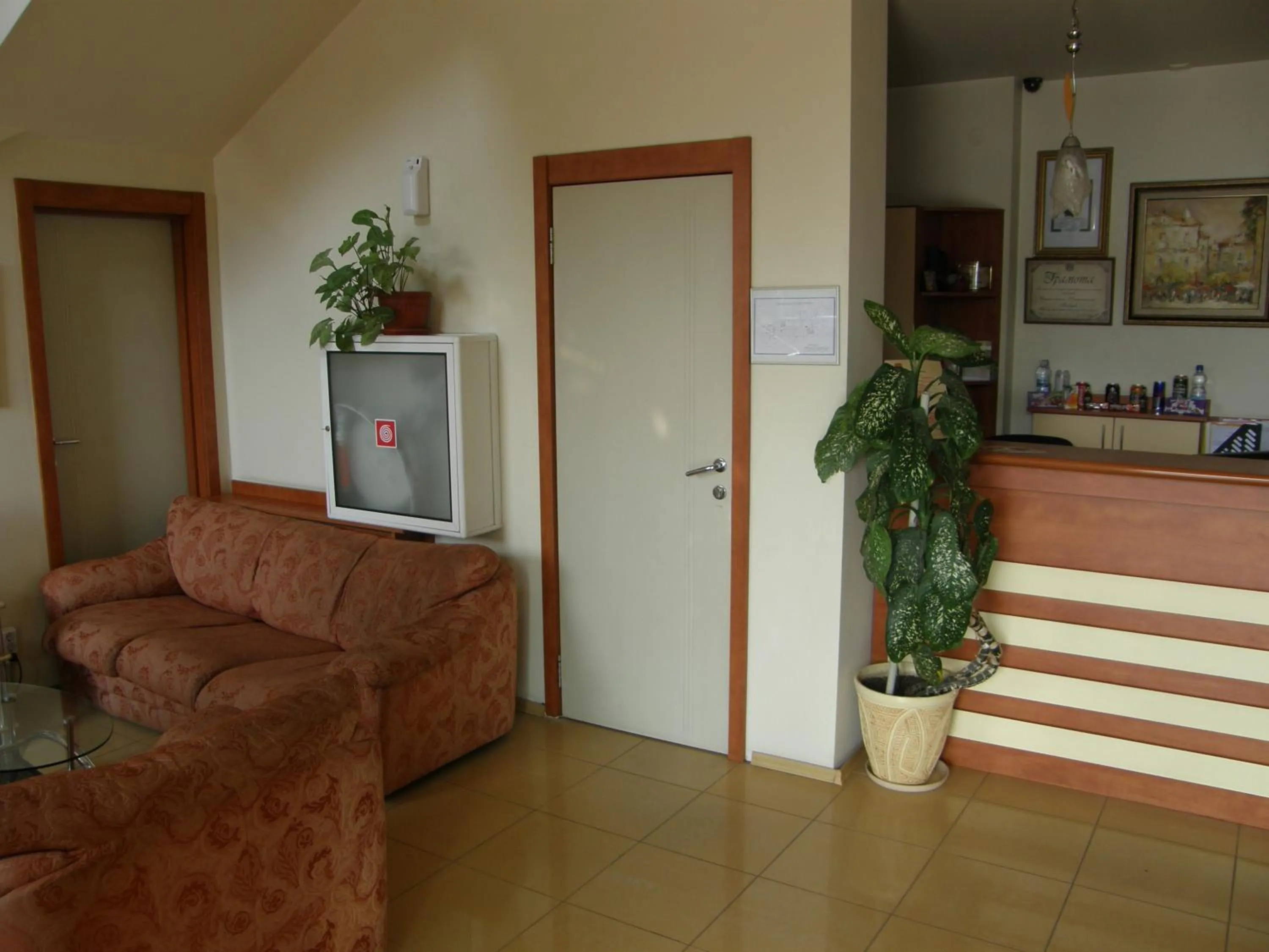 Communal lounge/ TV room in Philippopolis Hotel